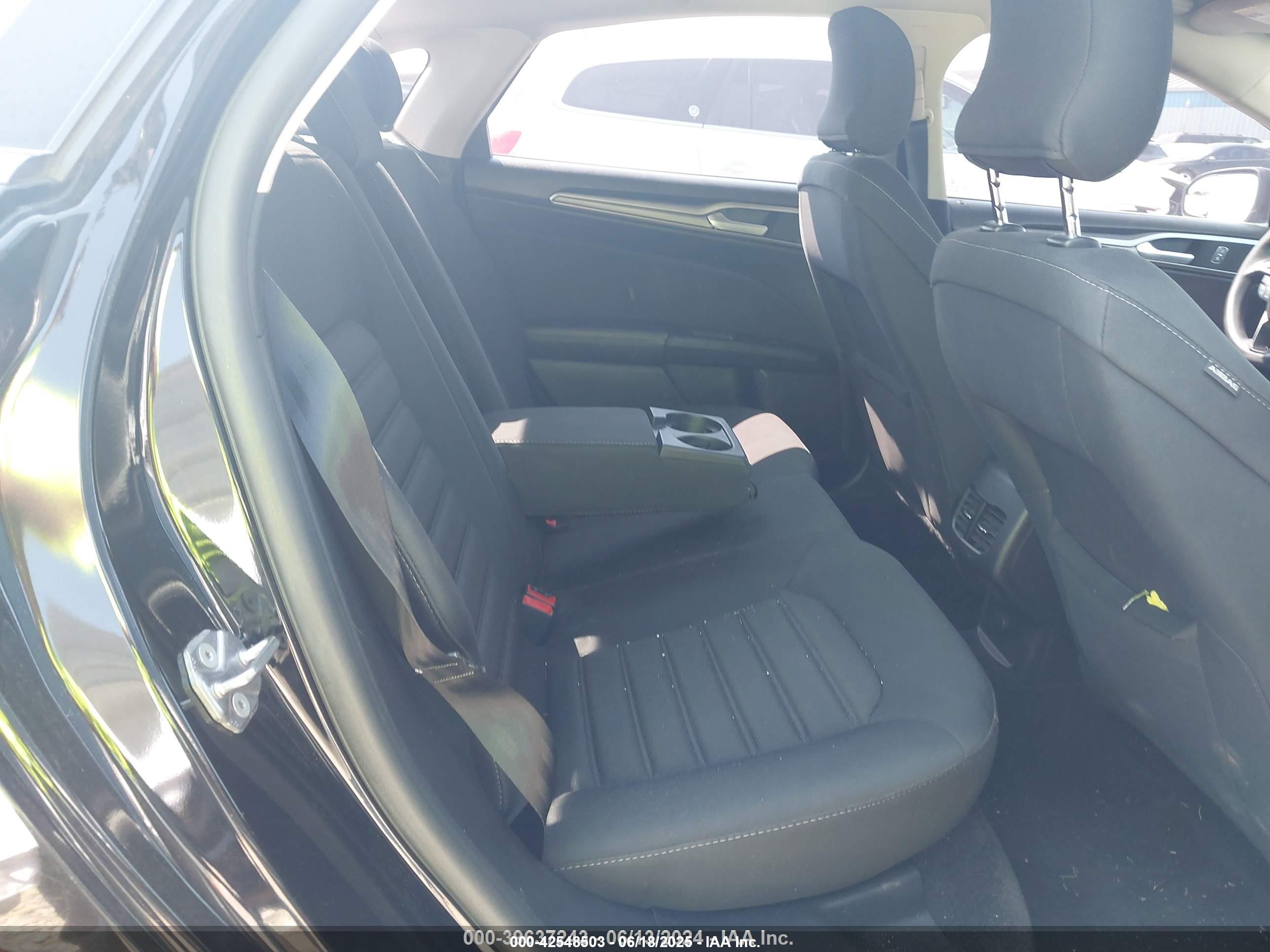 FORD FUSION image 8