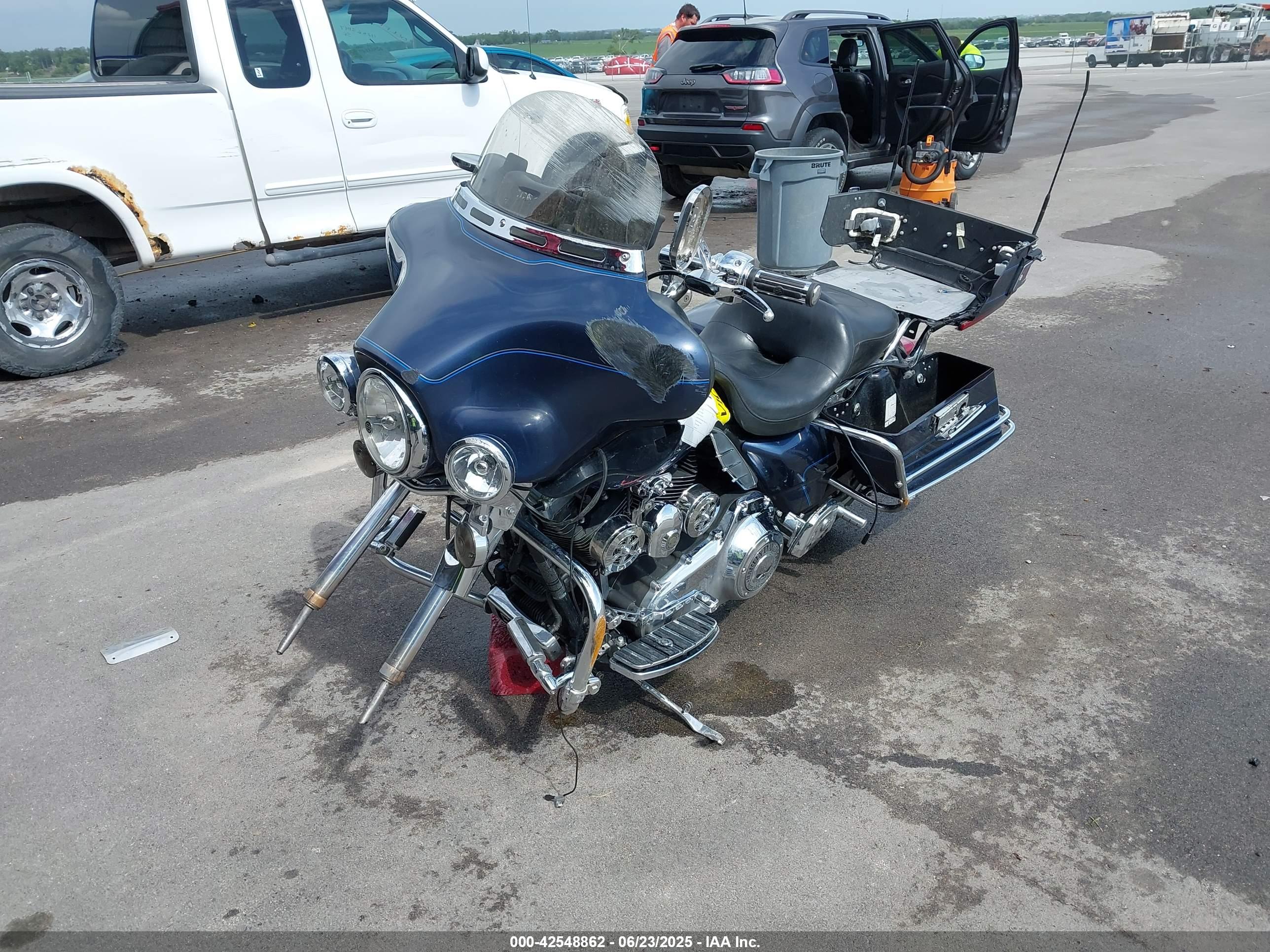 HARLEY-DAVIDSON FLHTCU image 2