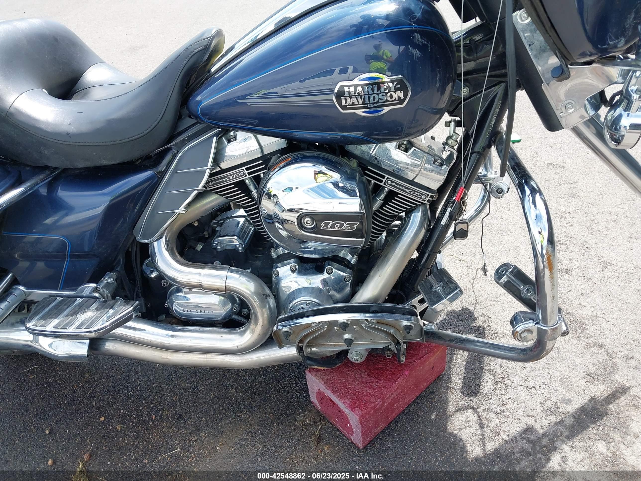 HARLEY-DAVIDSON FLHTCU image 8