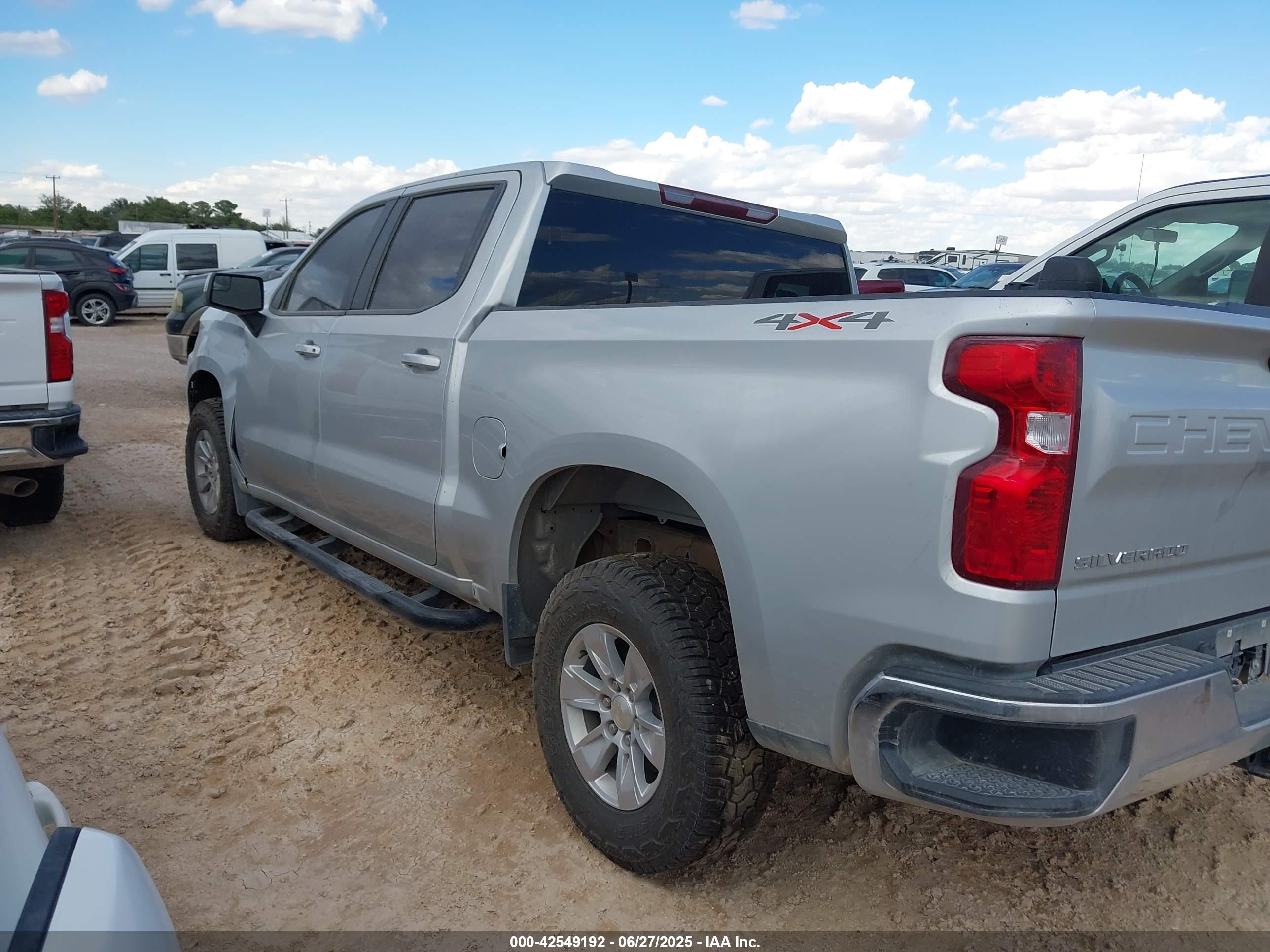 CHEVROLET SILVERADO image 3