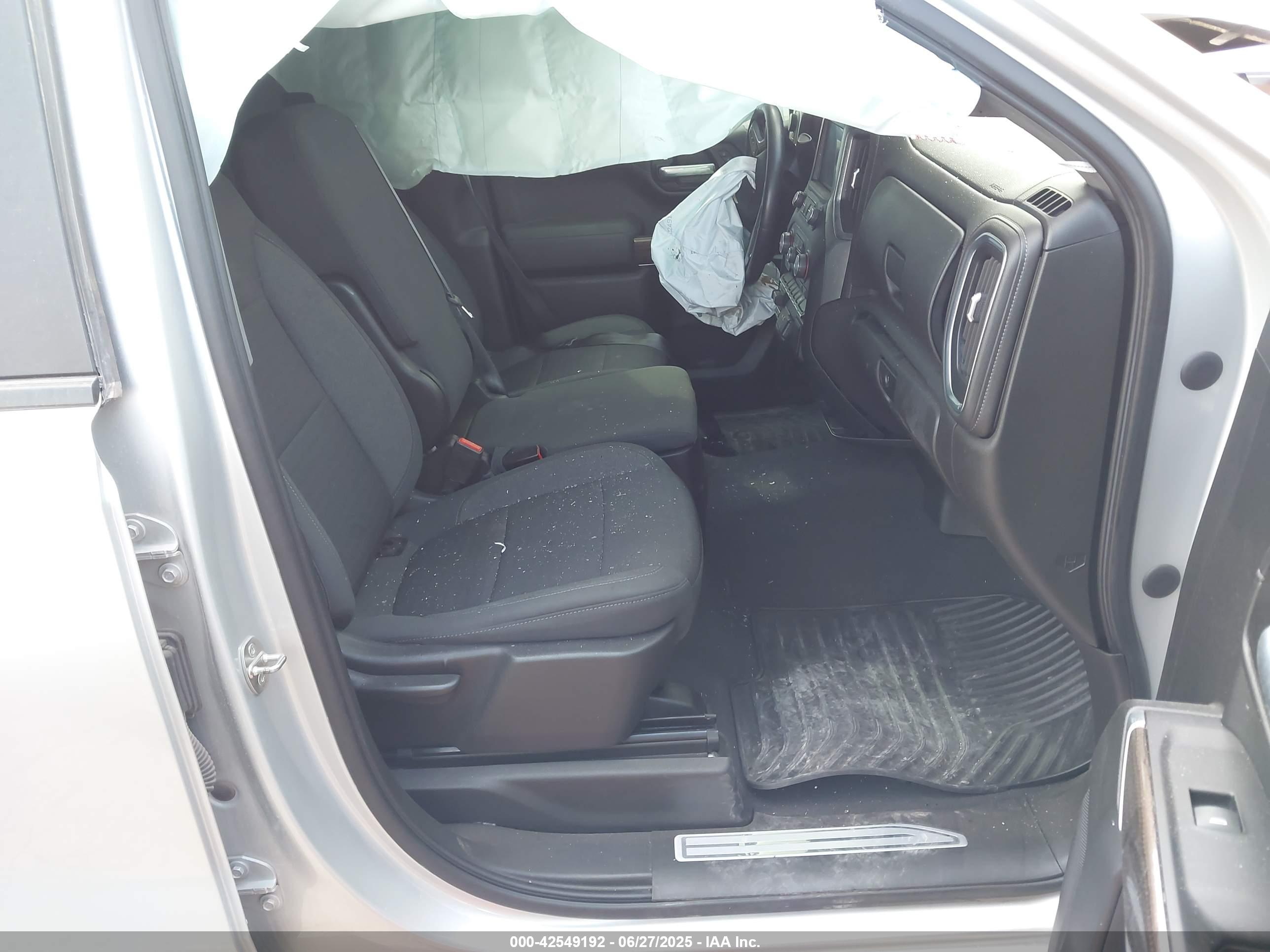 CHEVROLET SILVERADO image 5