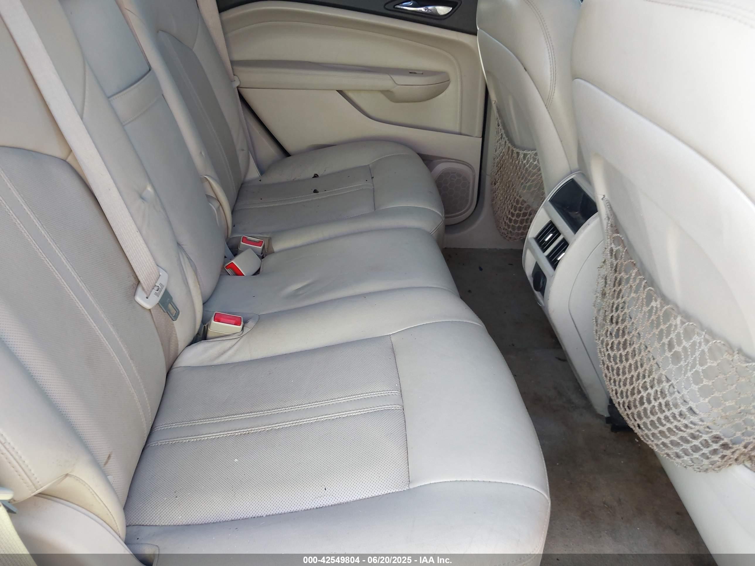 CADILLAC SRX image 8