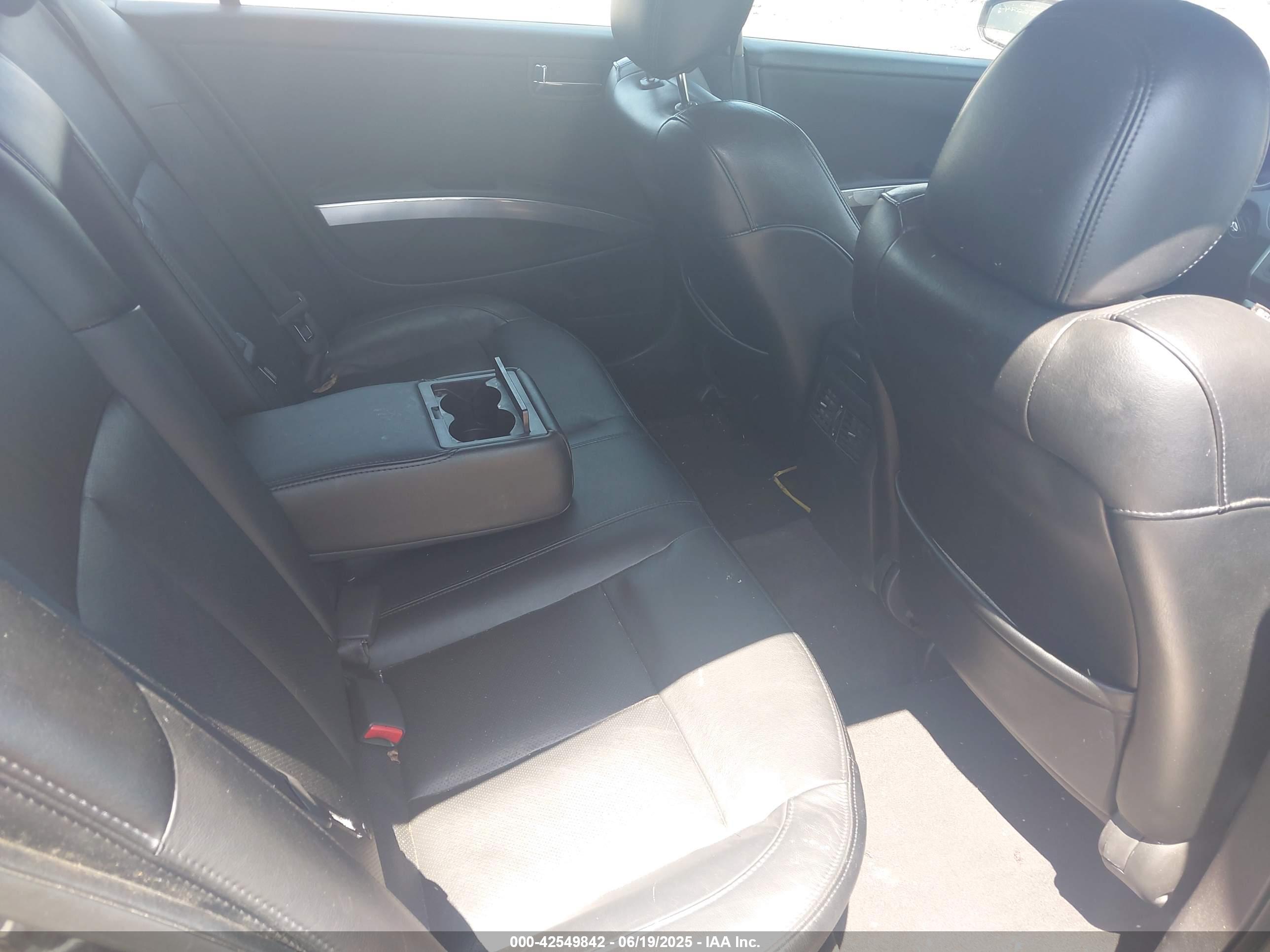NISSAN MAXIMA image 8