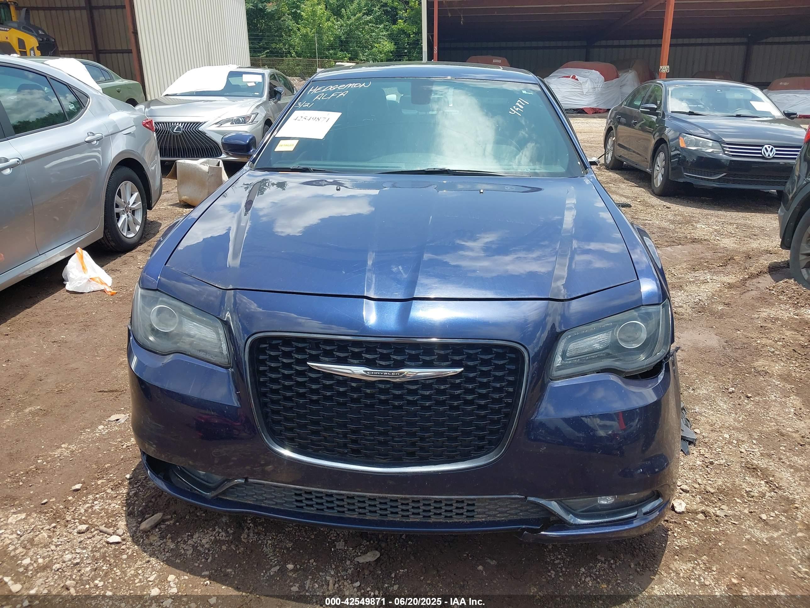 CHRYSLER 300 image 6