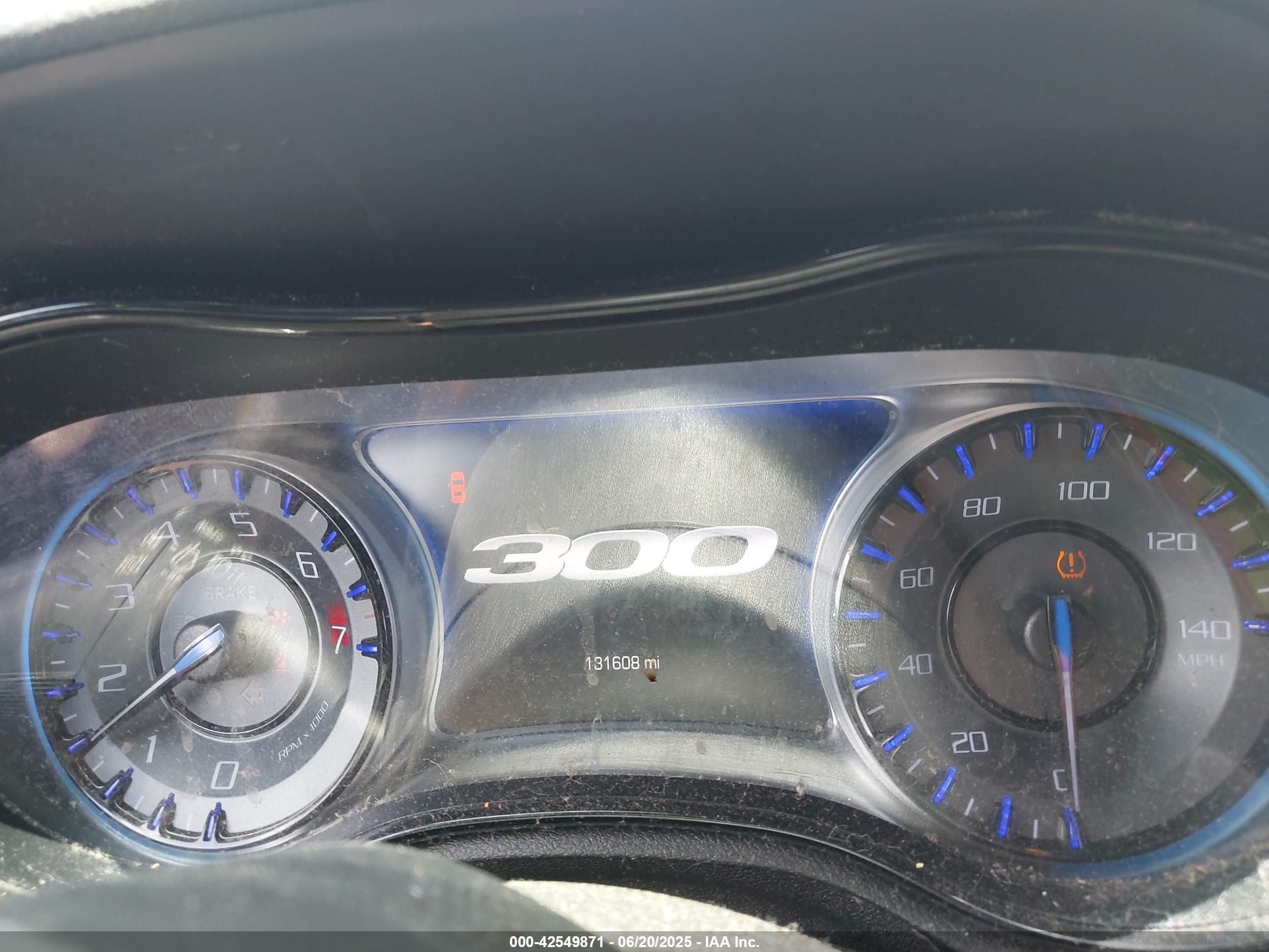 CHRYSLER 300 image 7