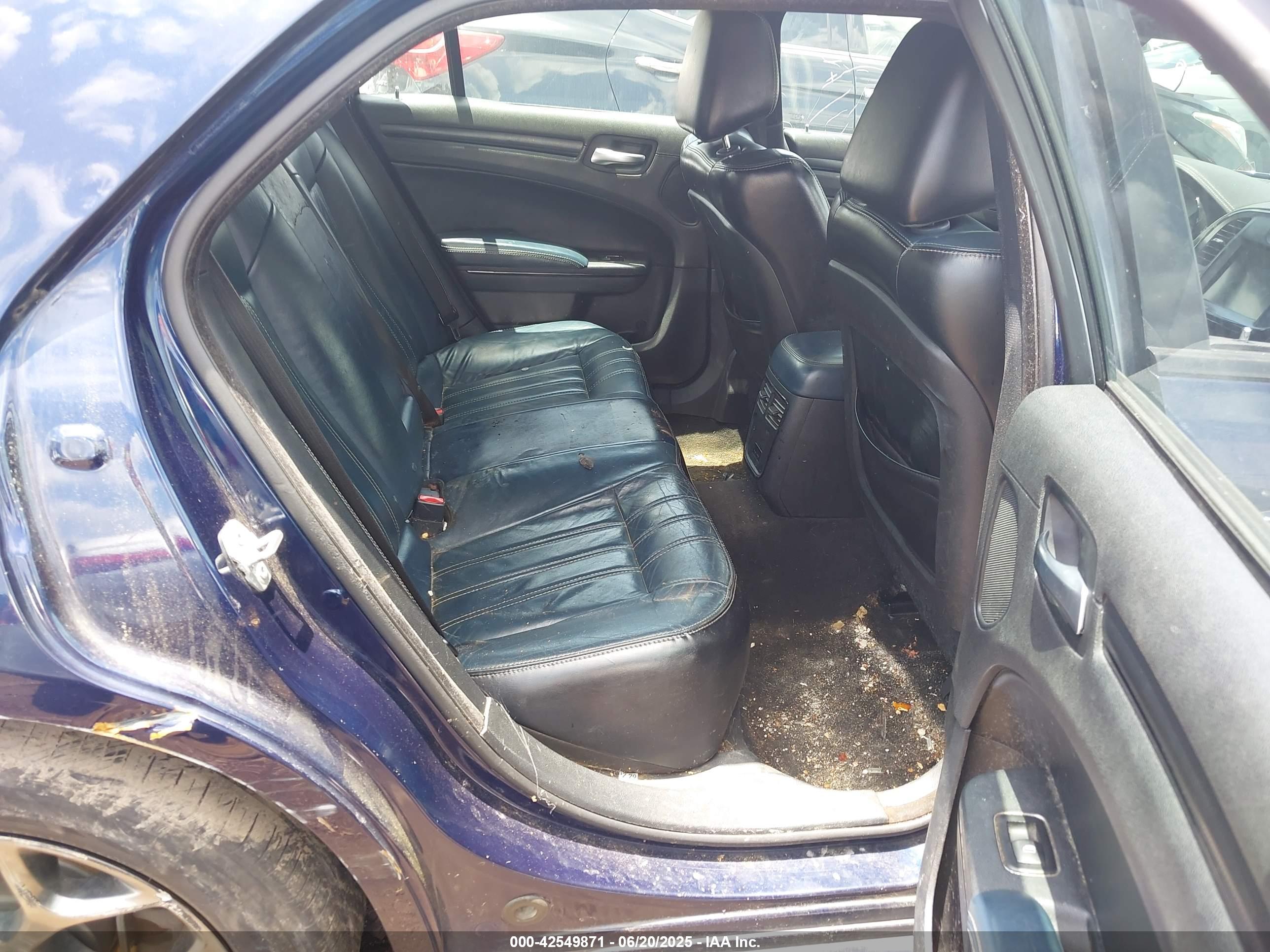 CHRYSLER 300 image 8