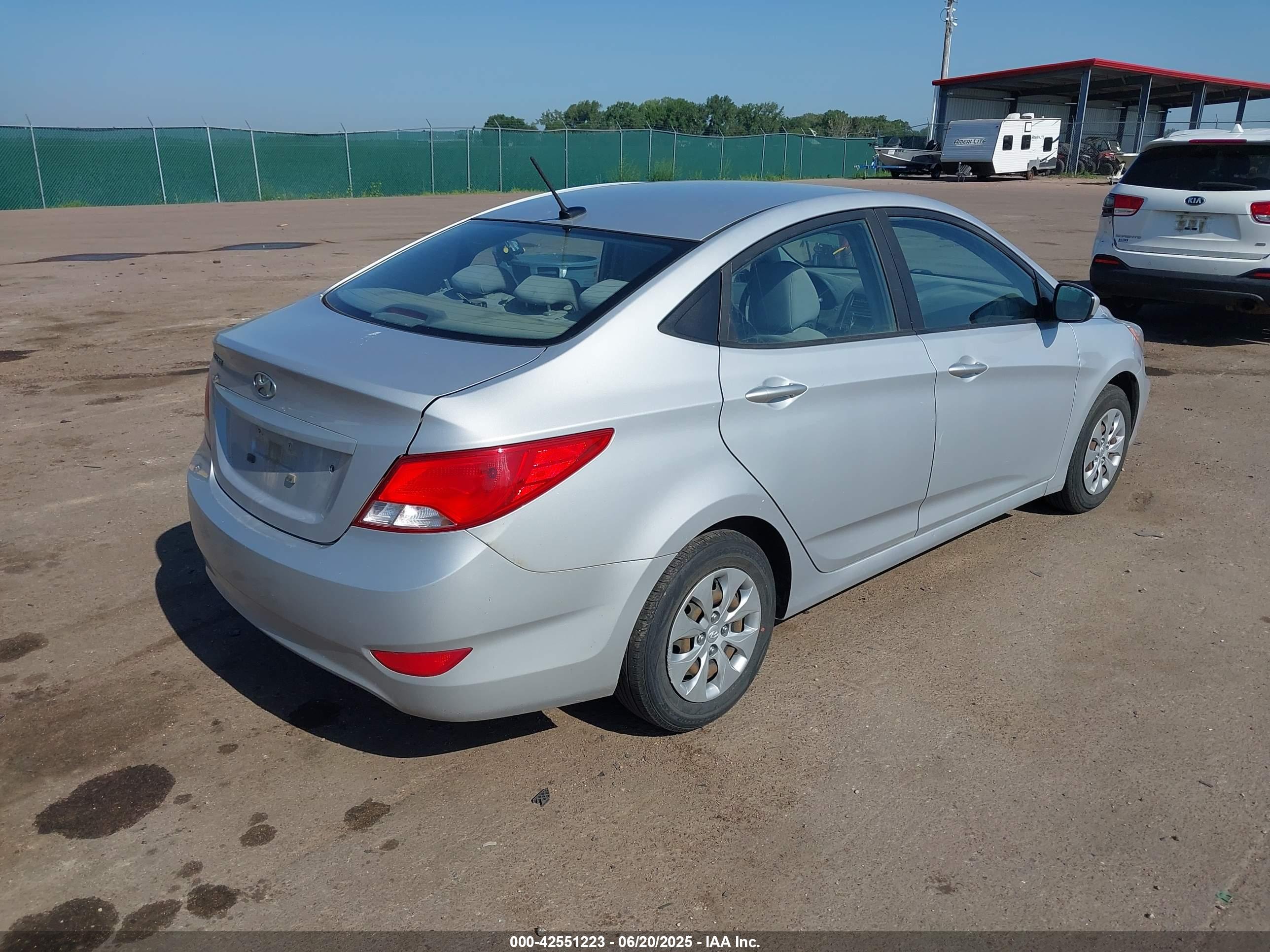 HYUNDAI ACCENT image 4