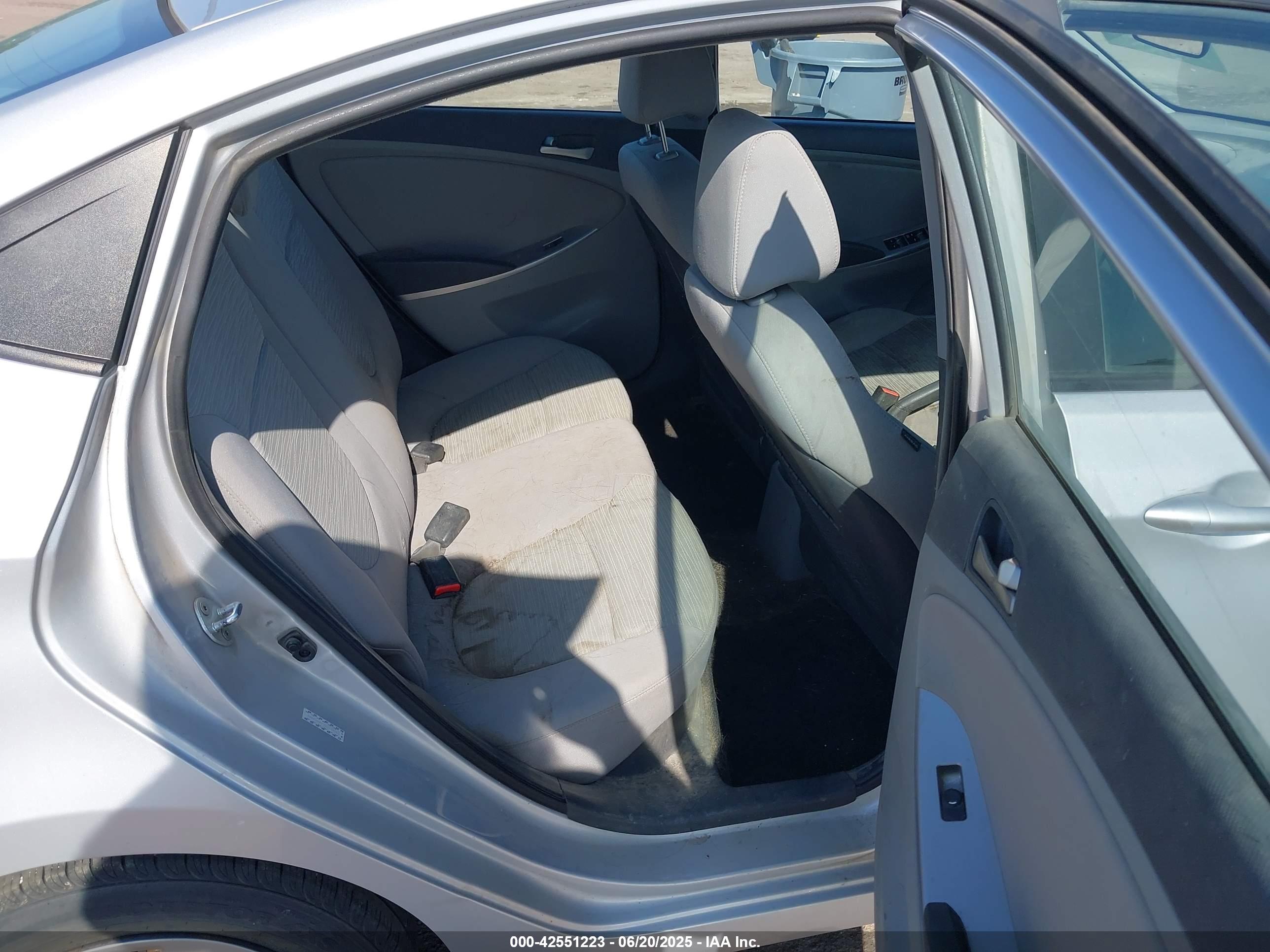 HYUNDAI ACCENT image 8