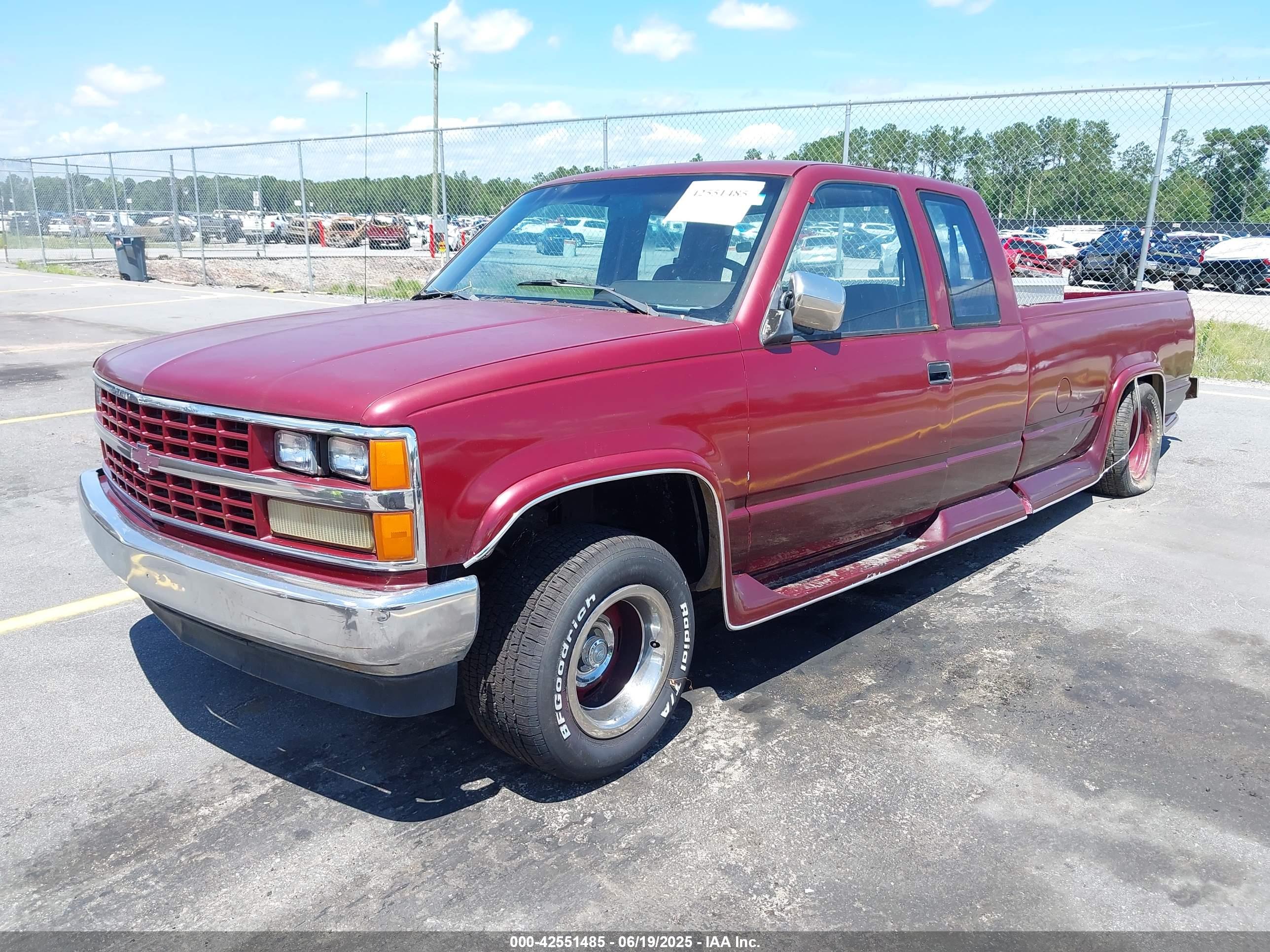 CHEVROLET GMT-400 image 2