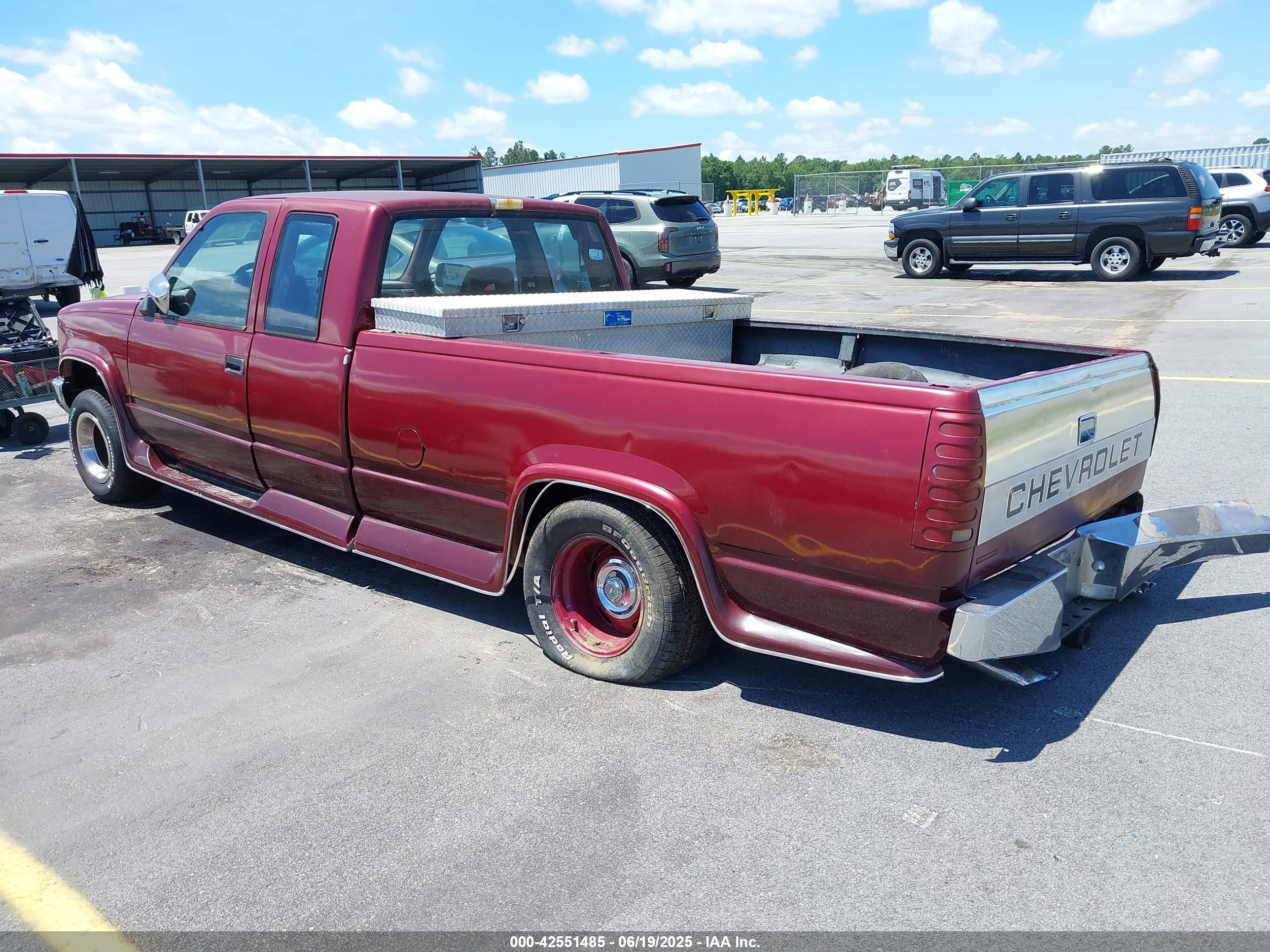 CHEVROLET GMT-400 image 3