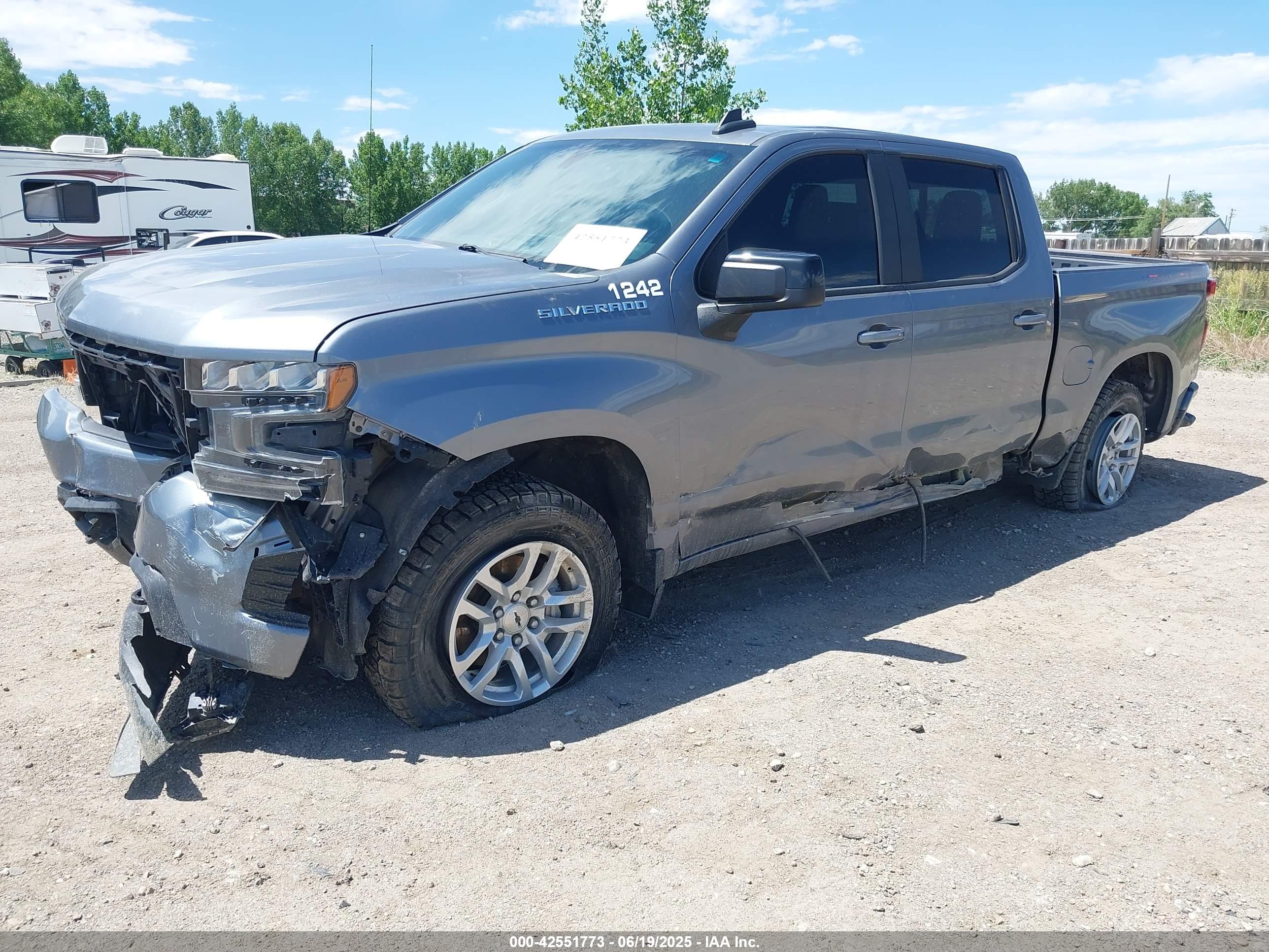 CHEVROLET SILVERADO image 2