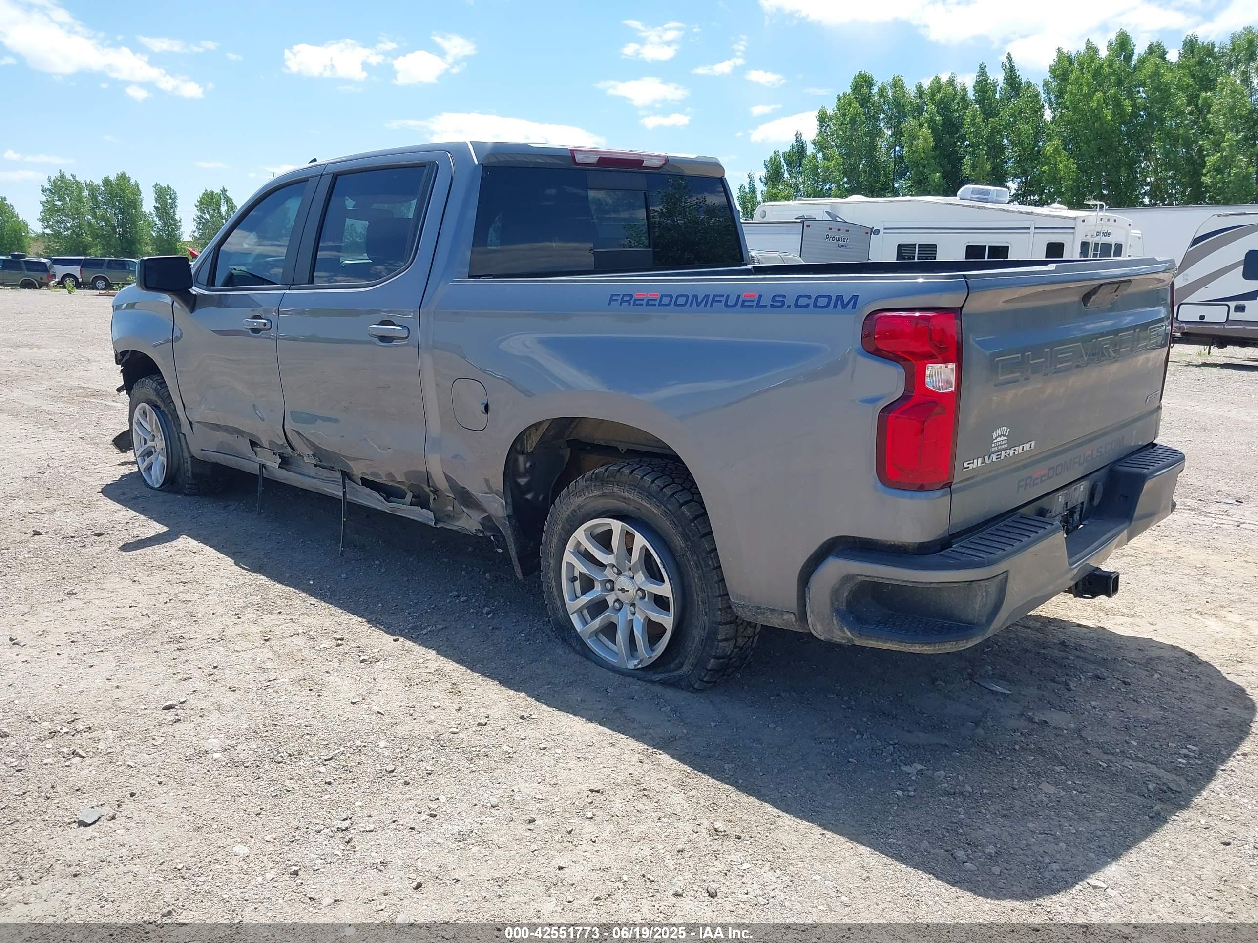 CHEVROLET SILVERADO image 3