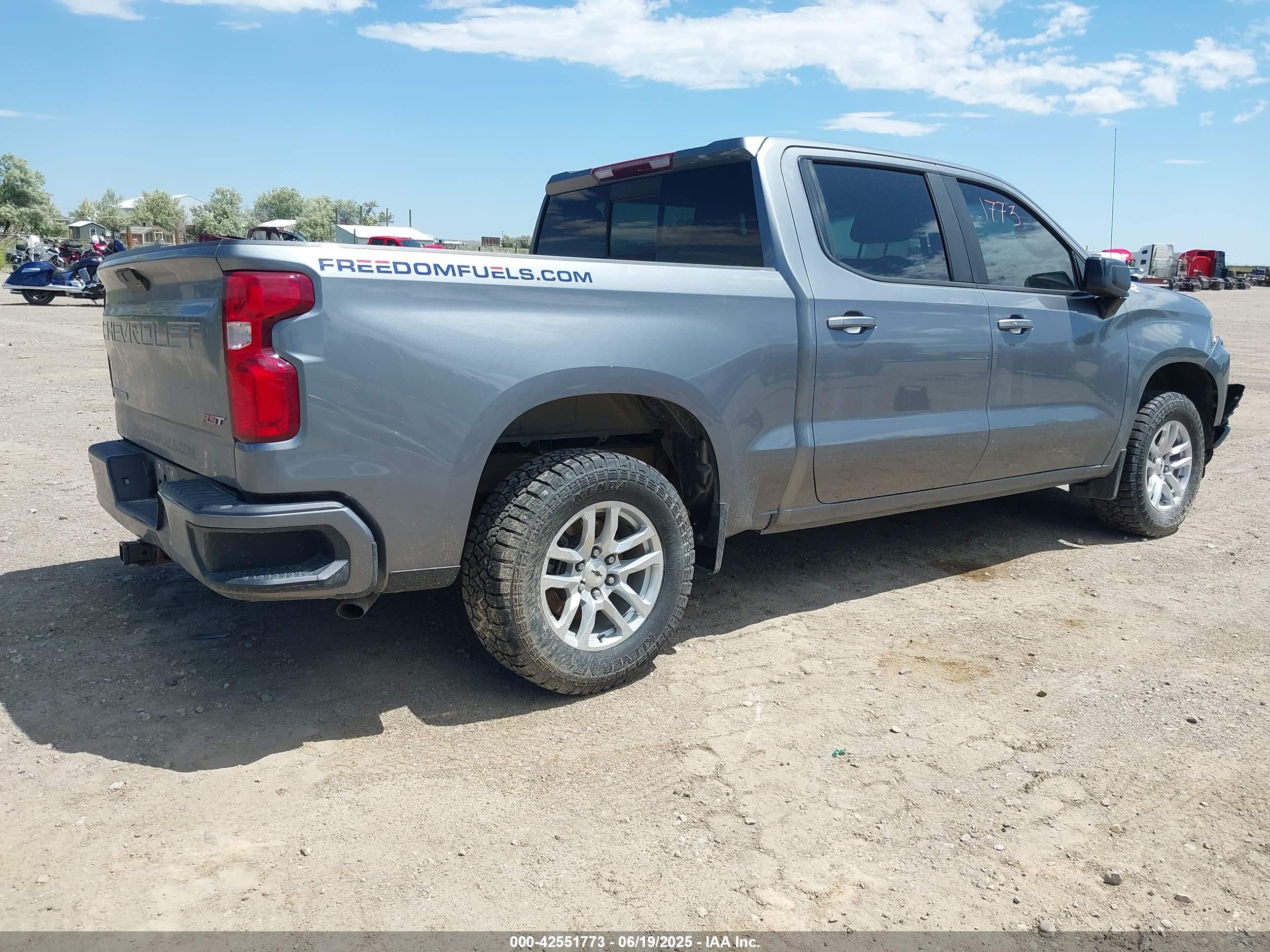 CHEVROLET SILVERADO image 4