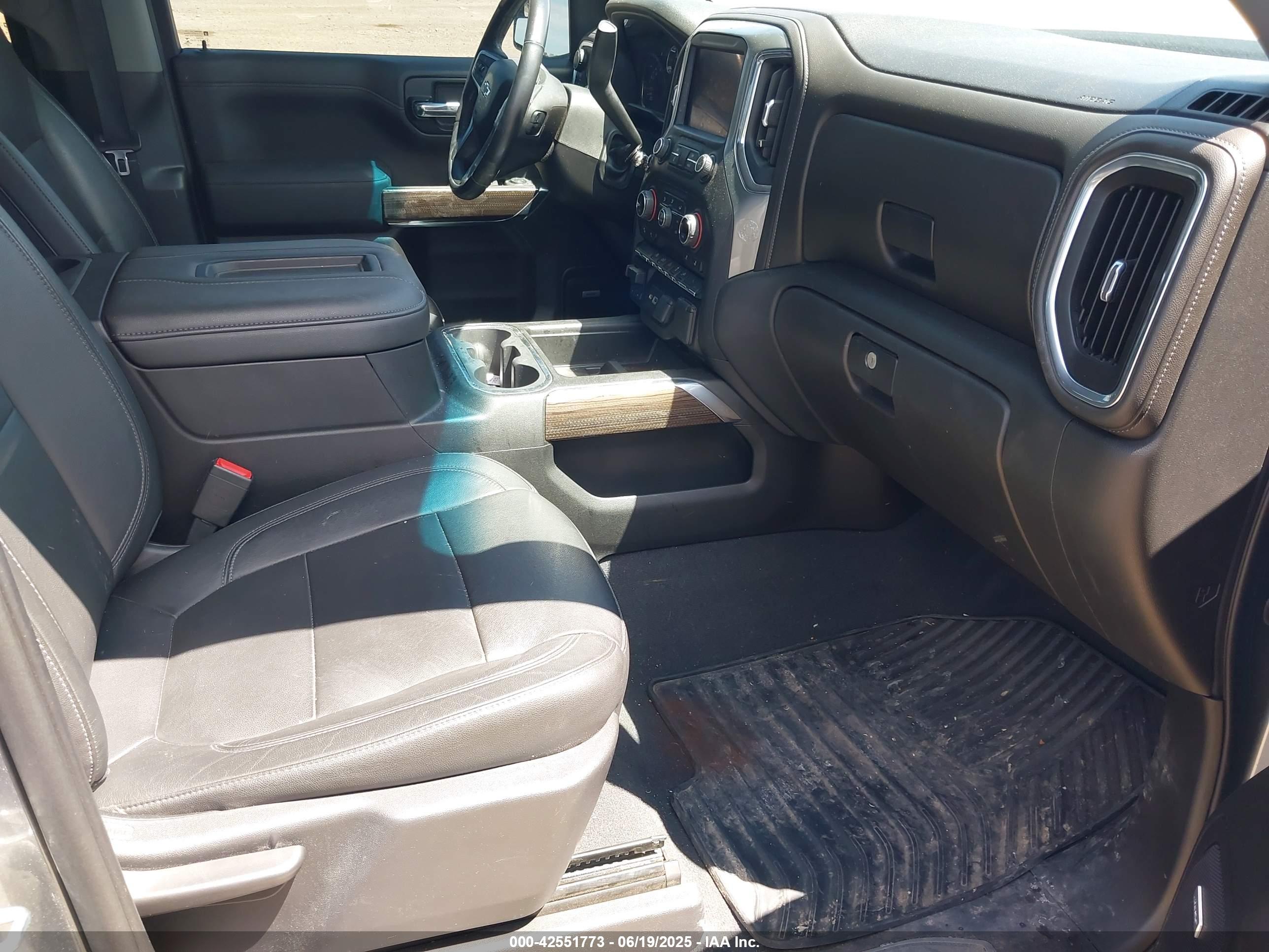 CHEVROLET SILVERADO image 5