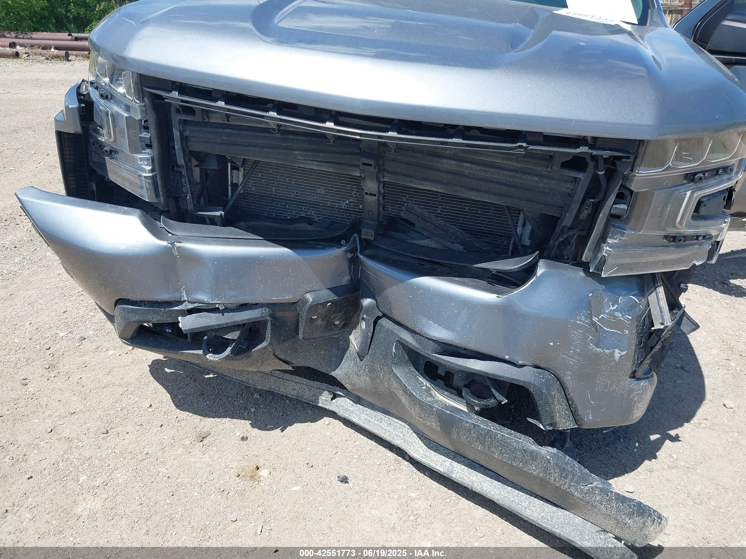 CHEVROLET SILVERADO image 6