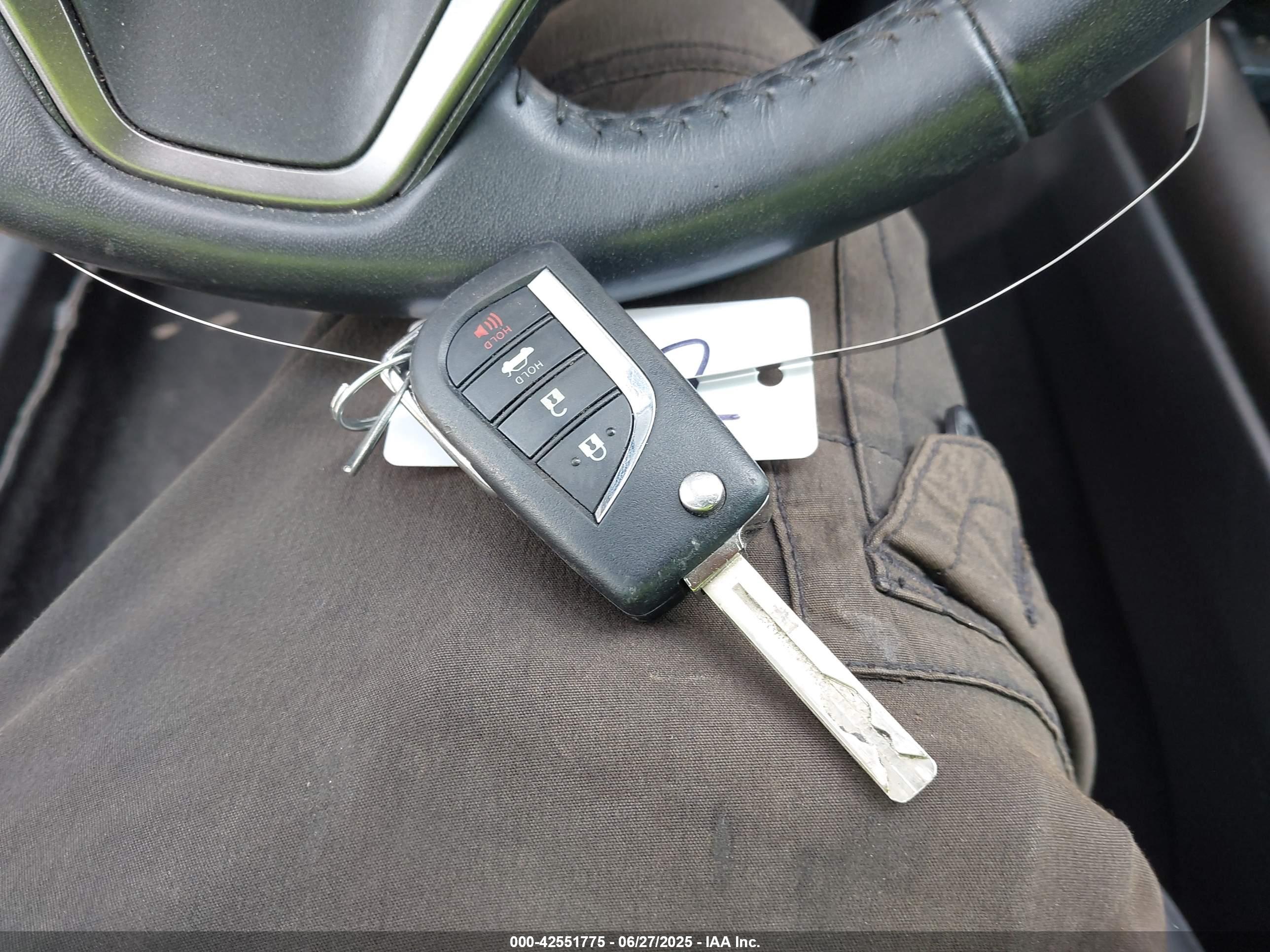 TOYOTA CAMRY image 11