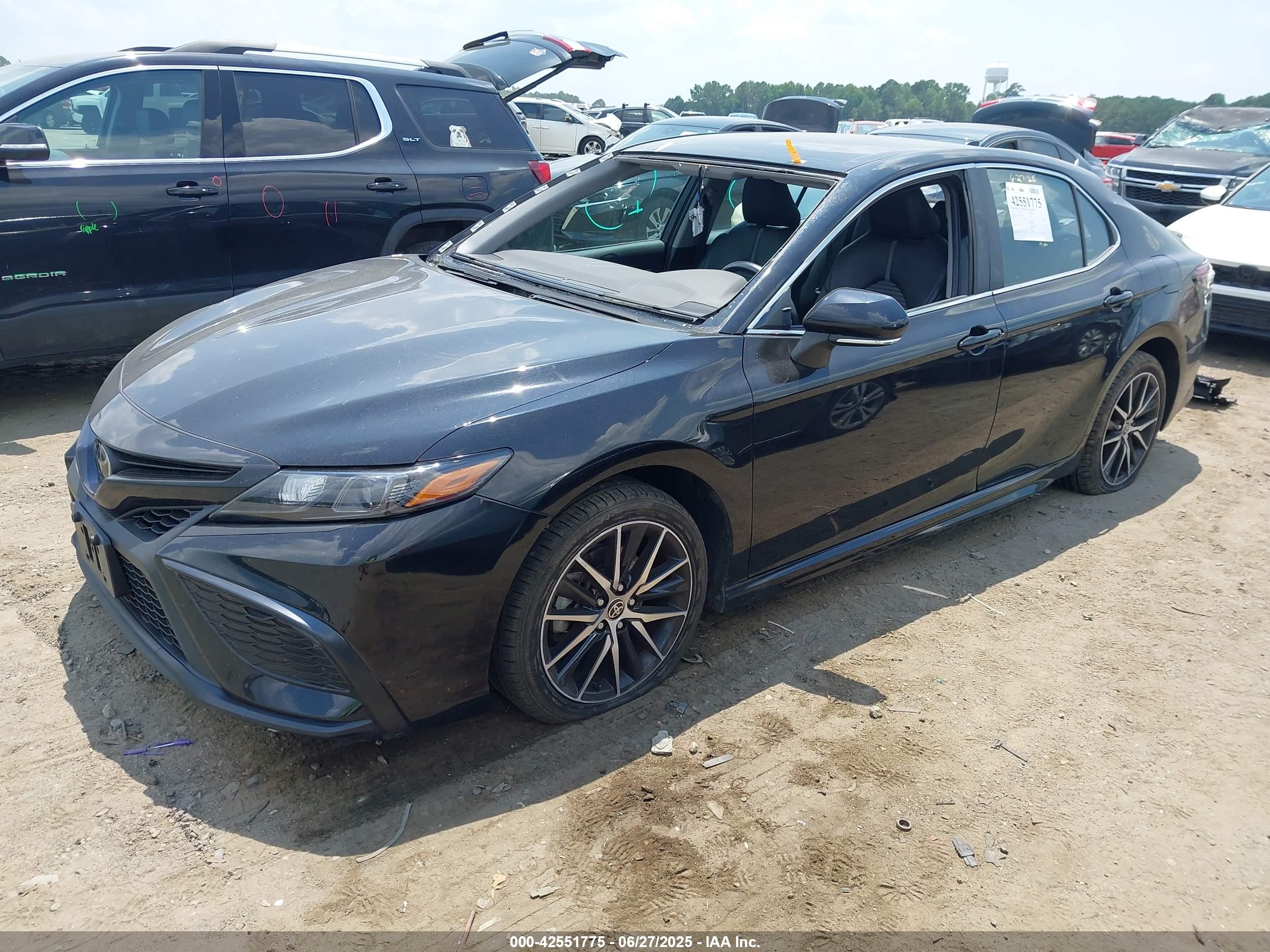 TOYOTA CAMRY image 2