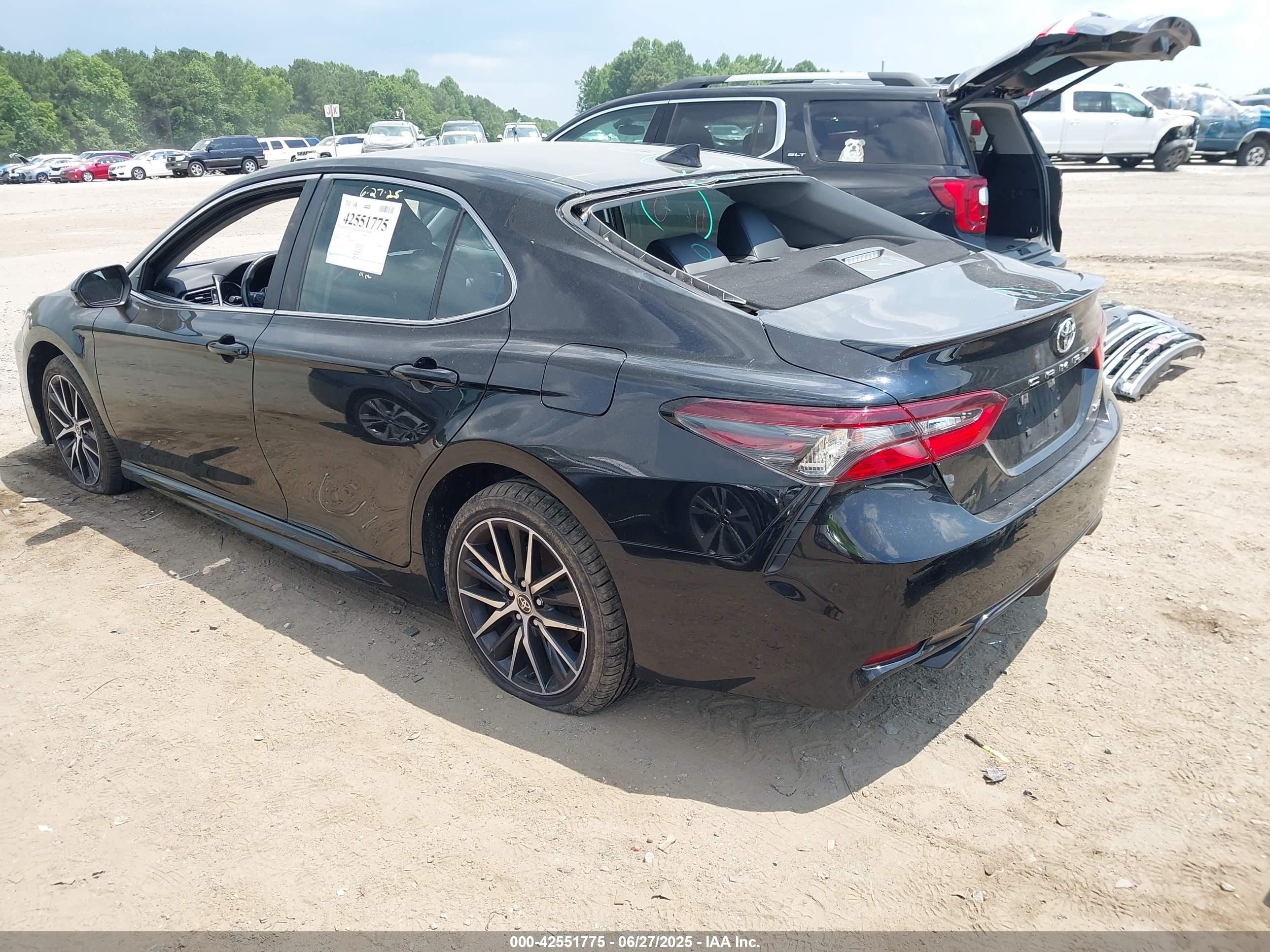 TOYOTA CAMRY image 3