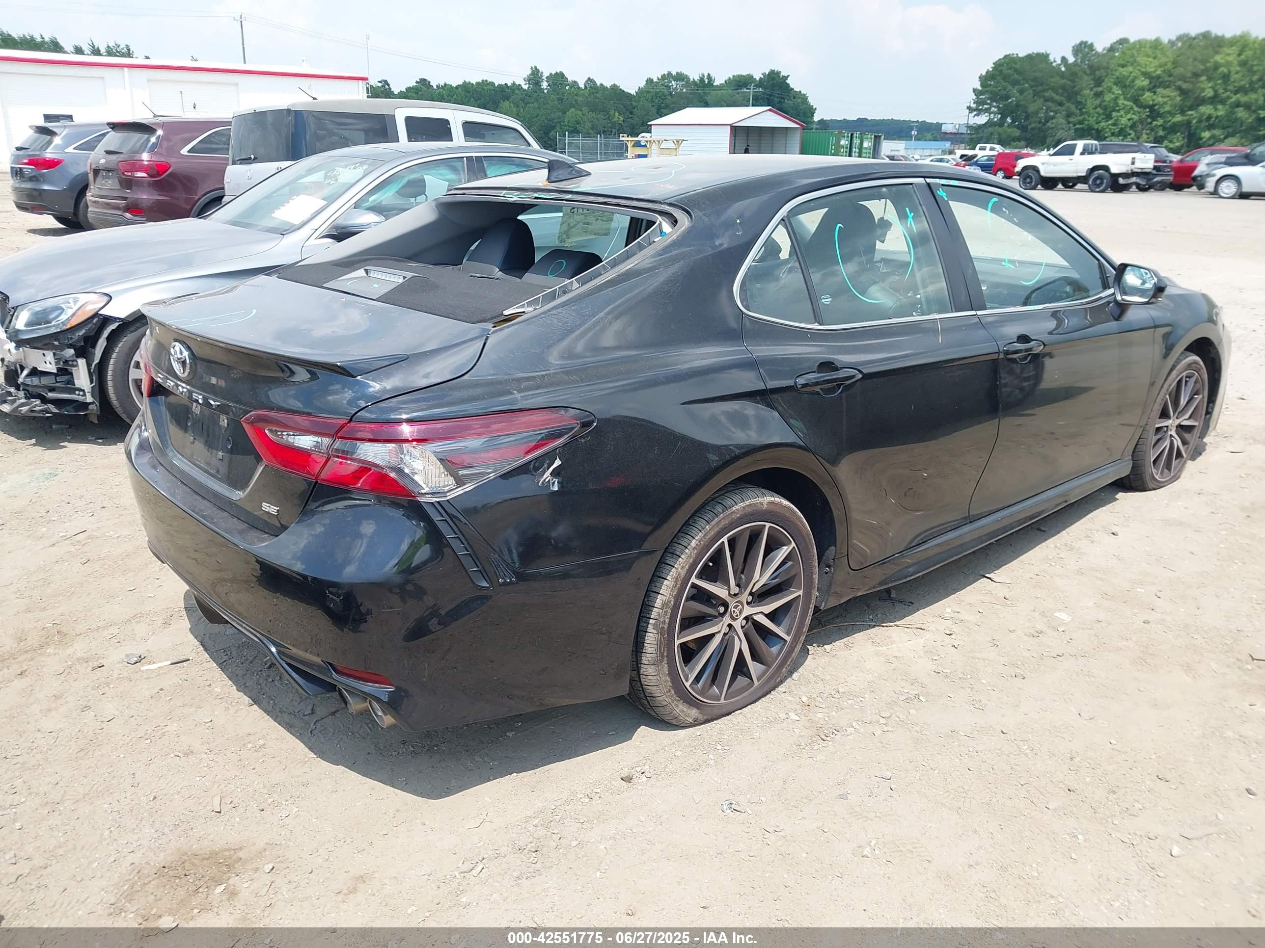 TOYOTA CAMRY image 4