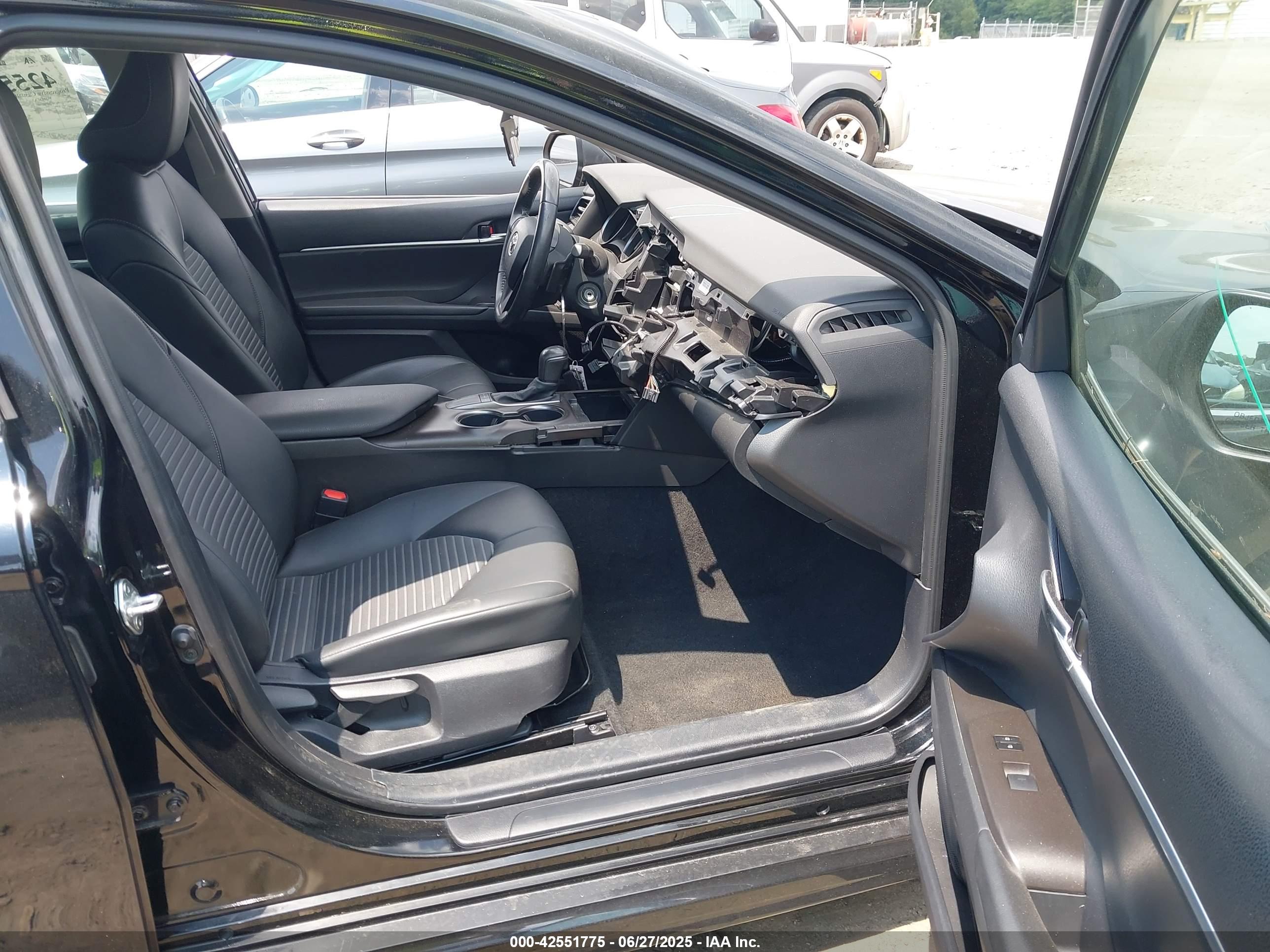 TOYOTA CAMRY image 5
