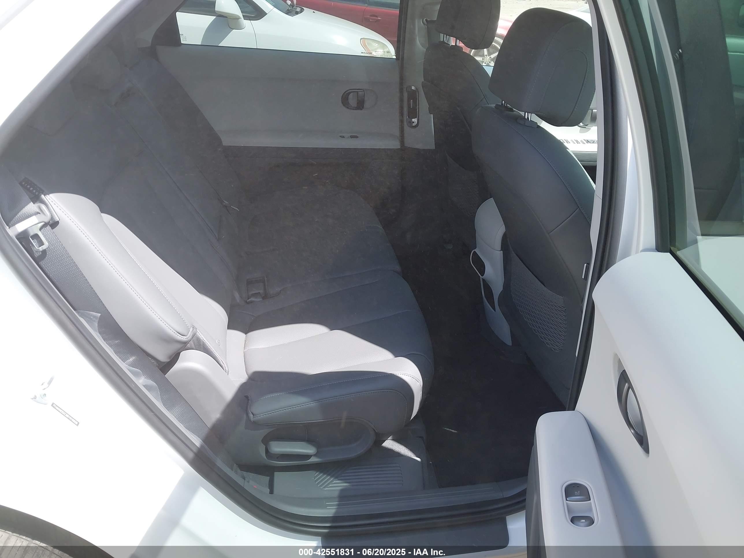 HYUNDAI IONIQ image 8