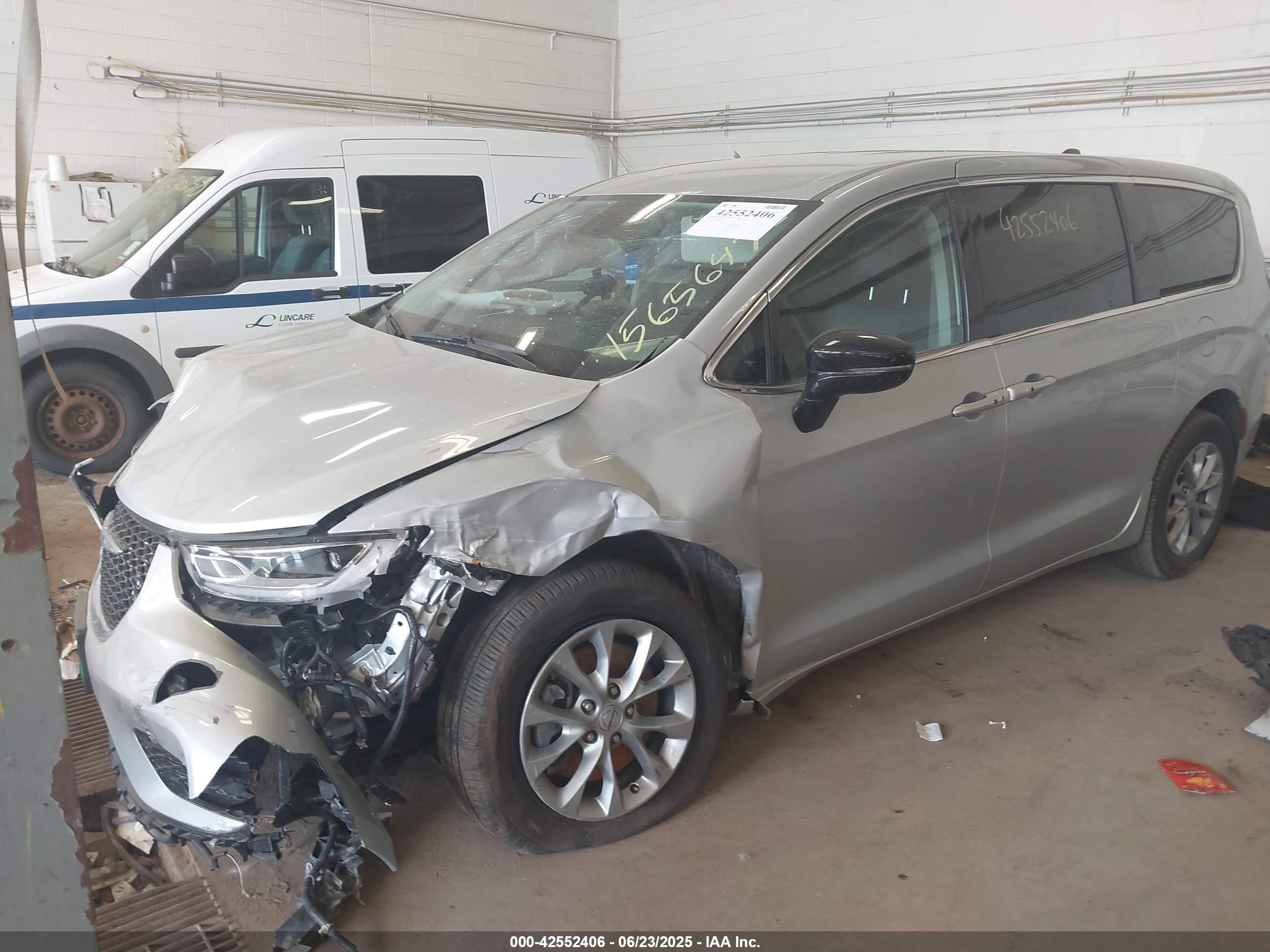 CHRYSLER PACIFICA image 2