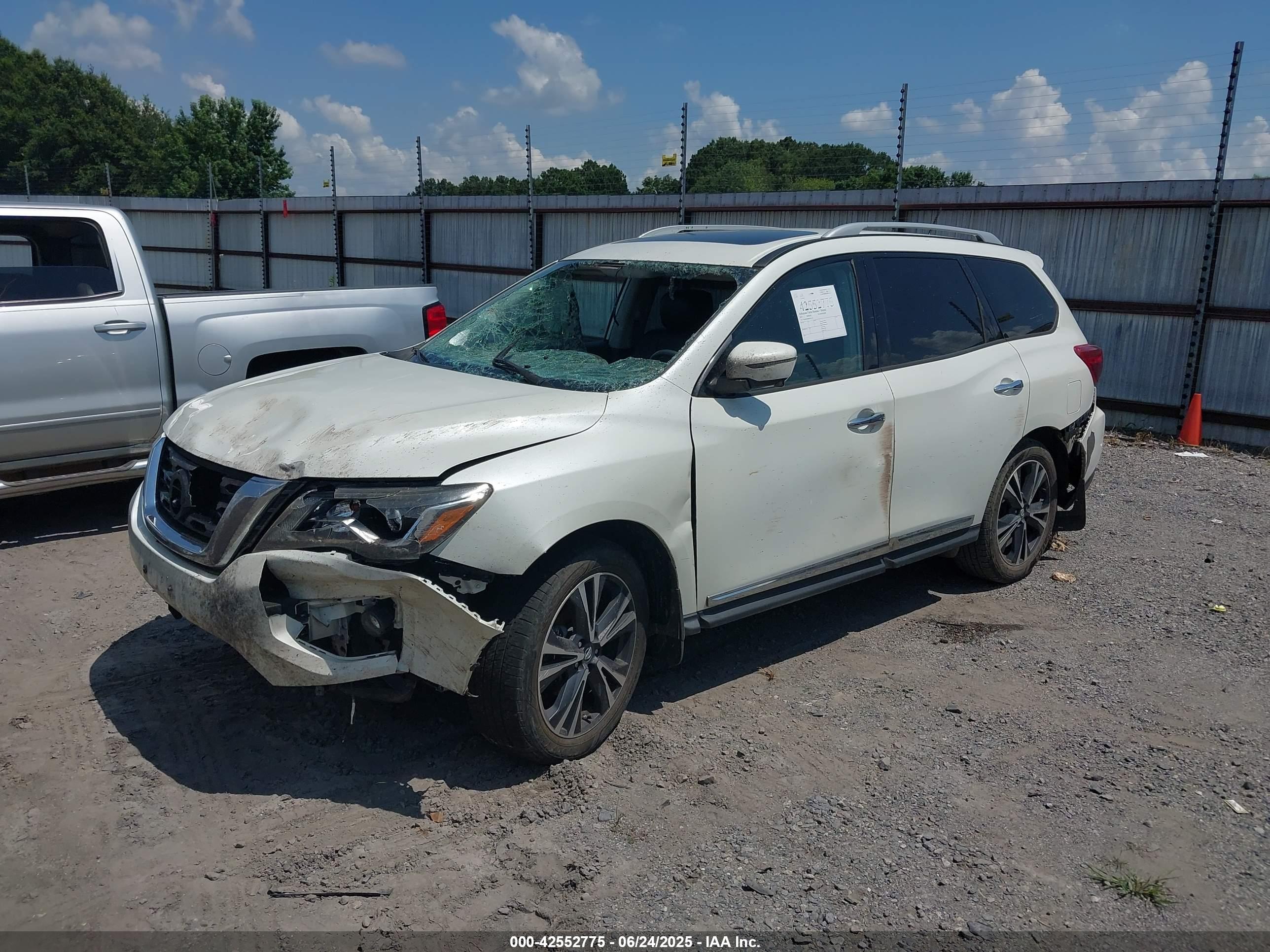 NISSAN PATHFINDER image 2