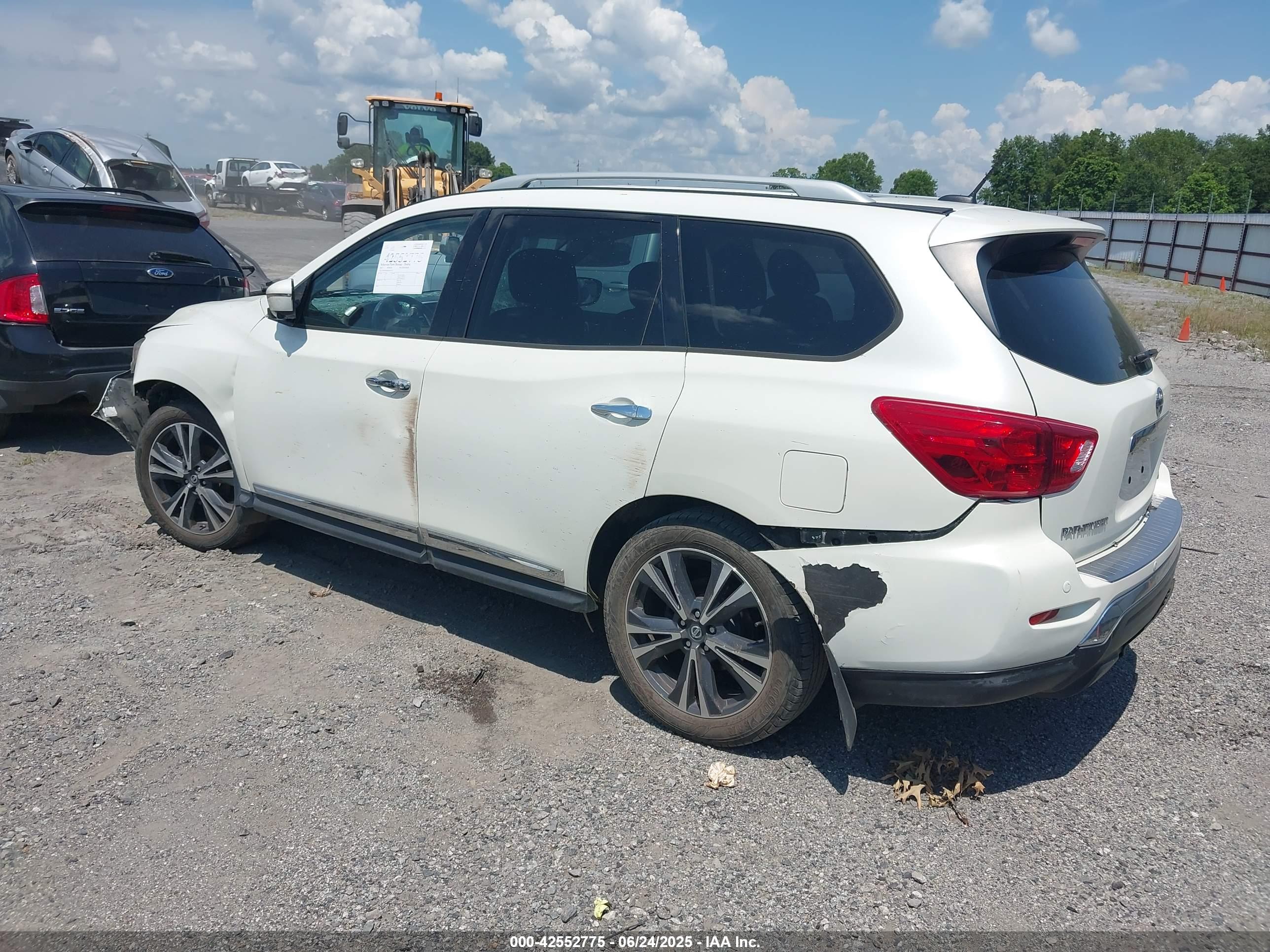 NISSAN PATHFINDER image 3
