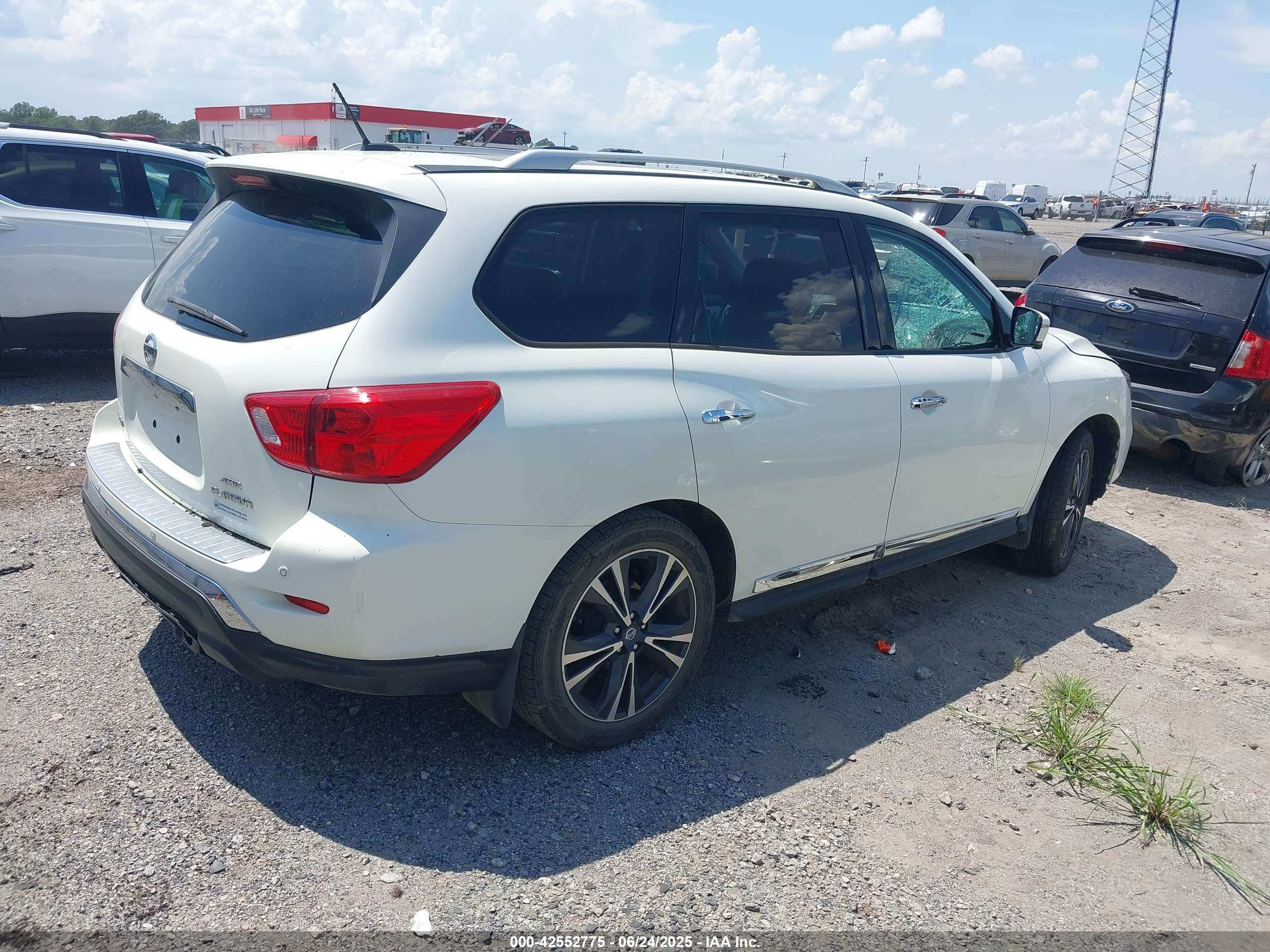 NISSAN PATHFINDER image 4