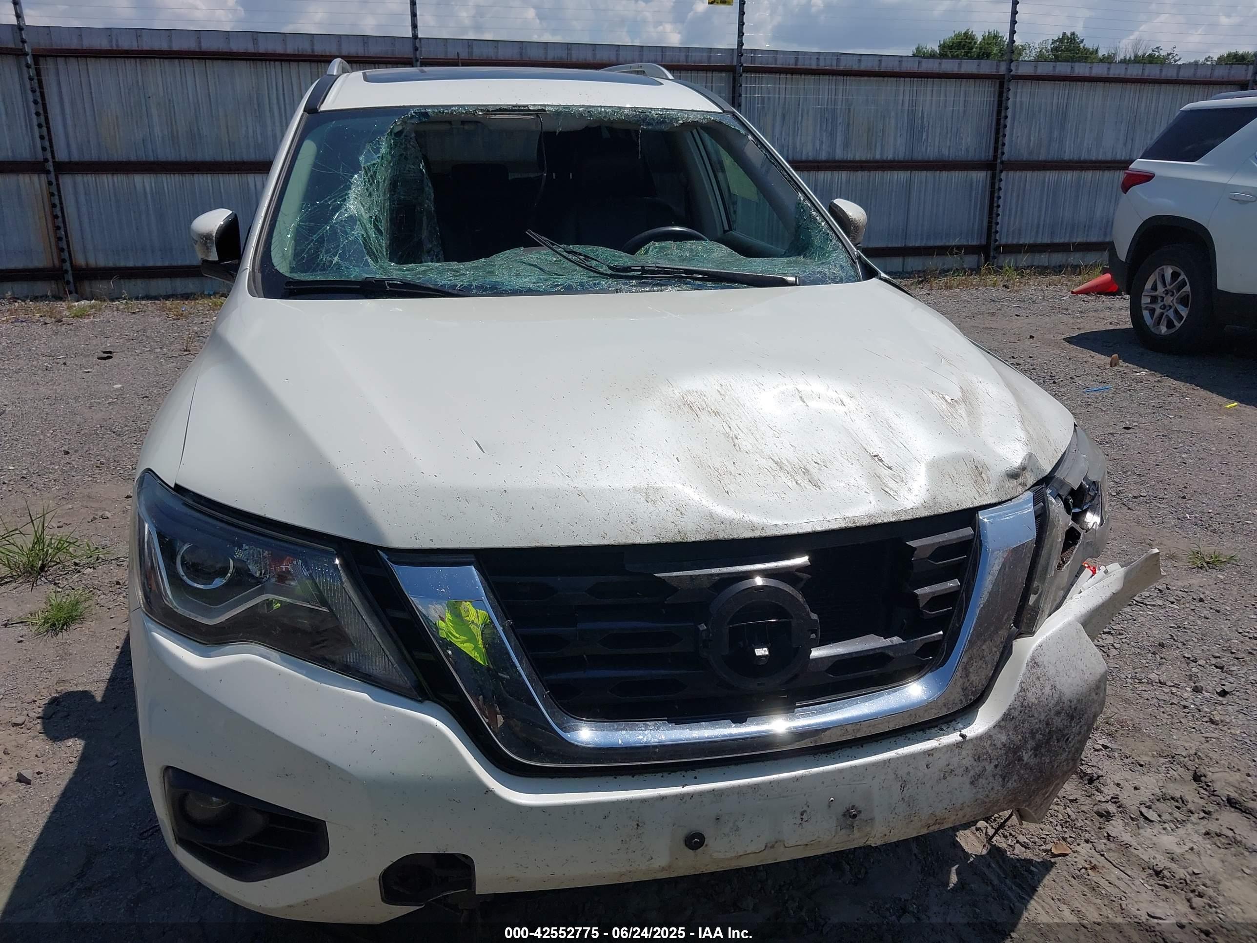 NISSAN PATHFINDER image 6