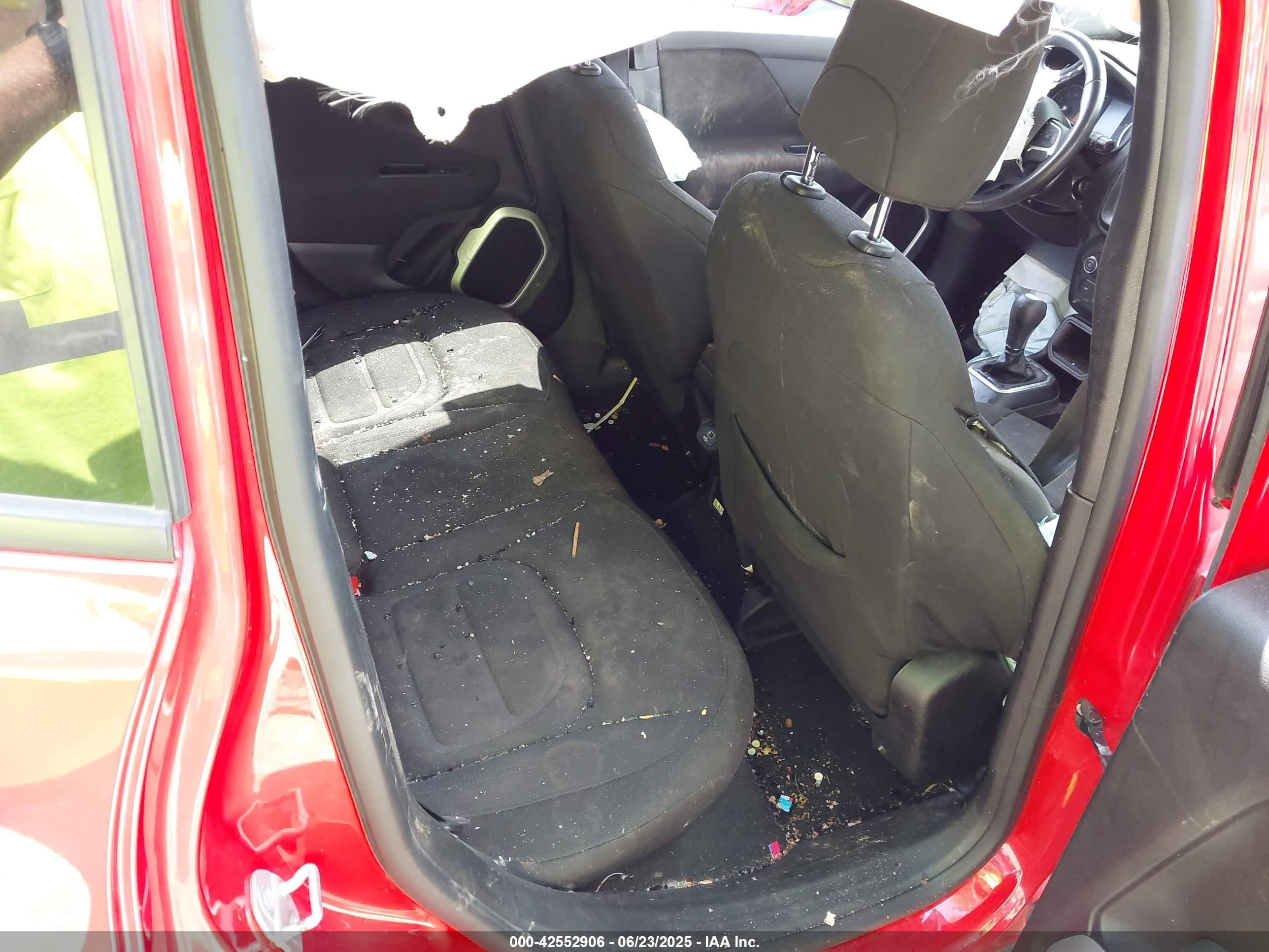 JEEP RENEGADE image 8