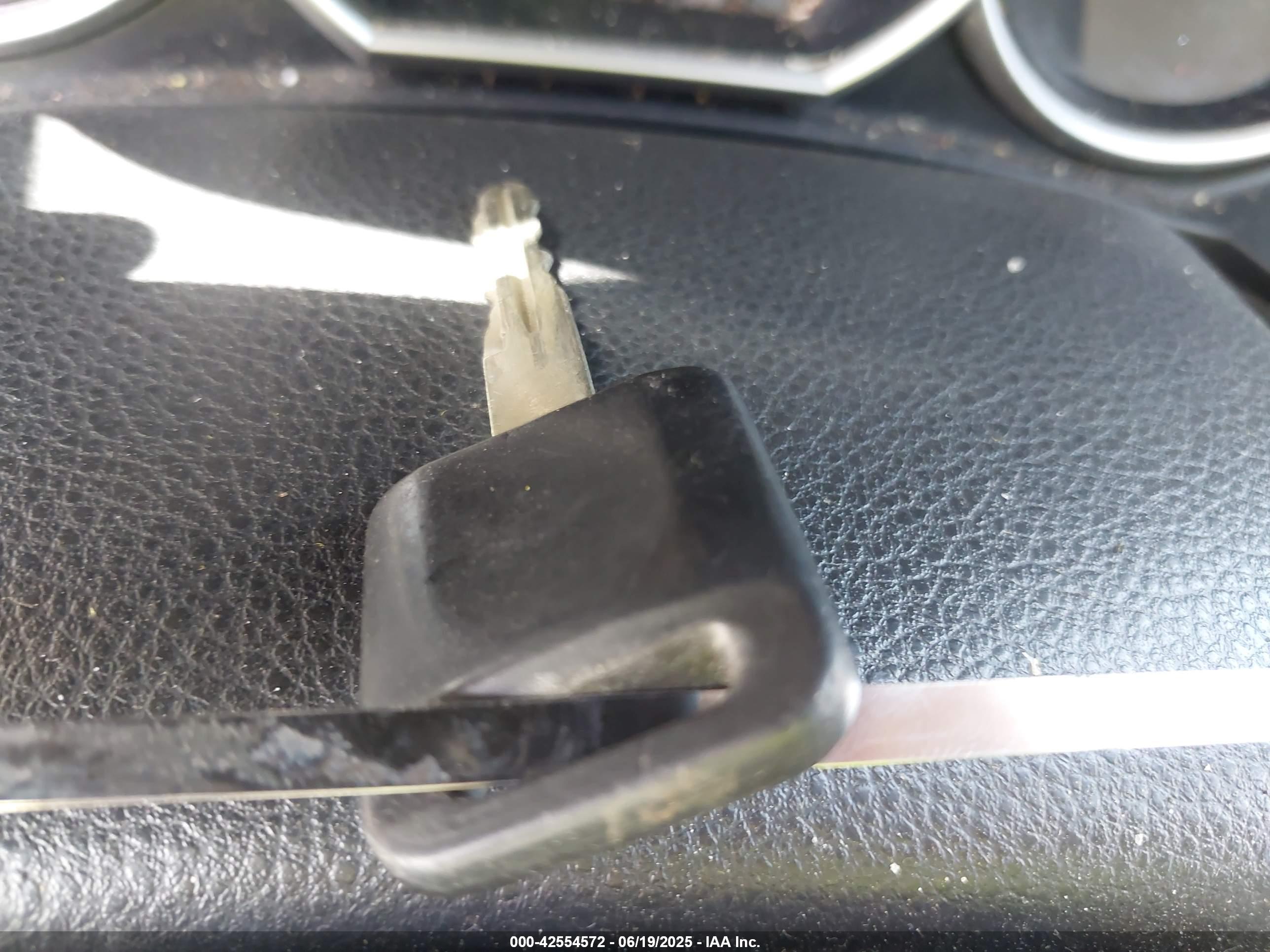 NISSAN VERSA image 11