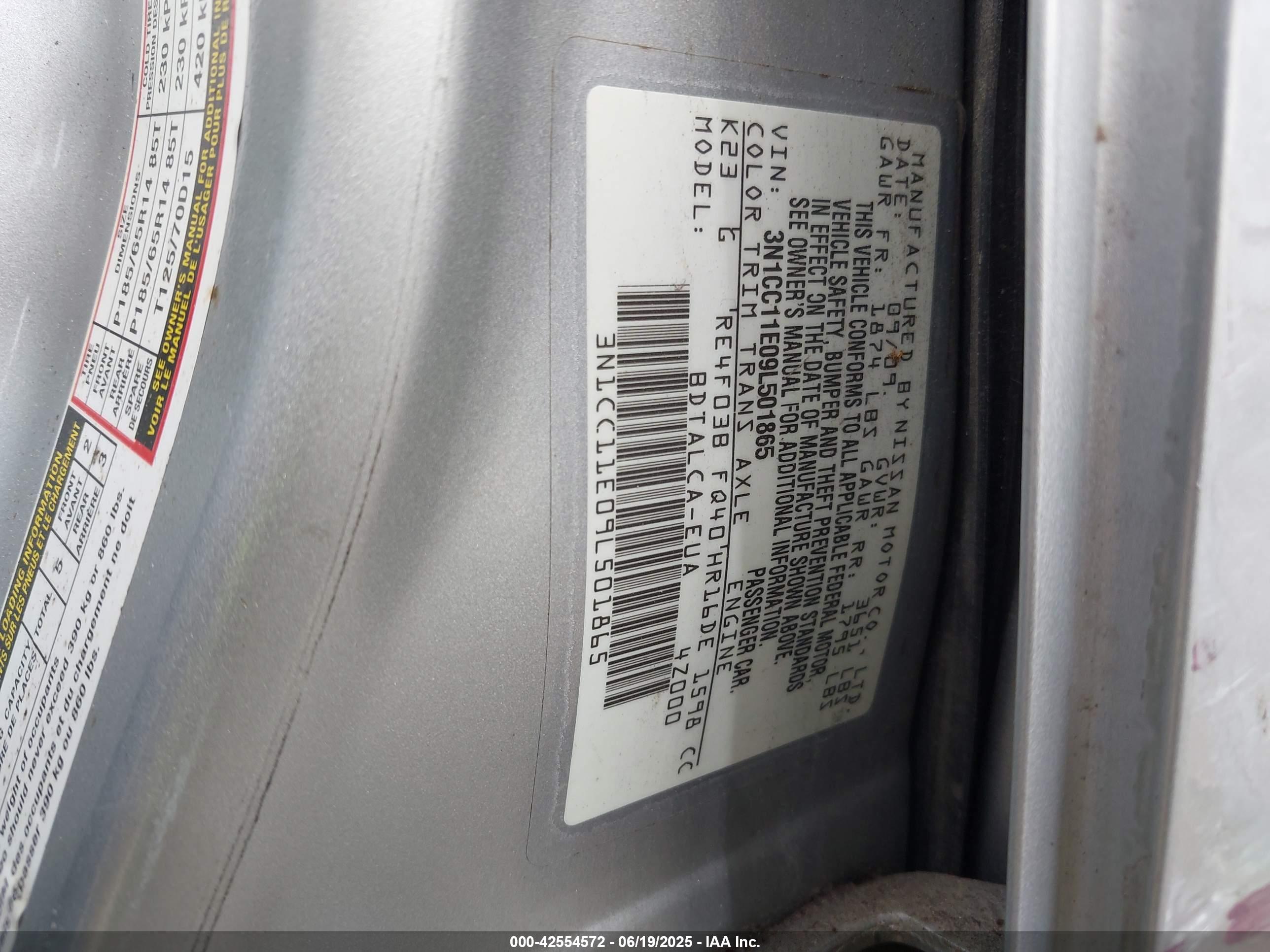 NISSAN VERSA image 9