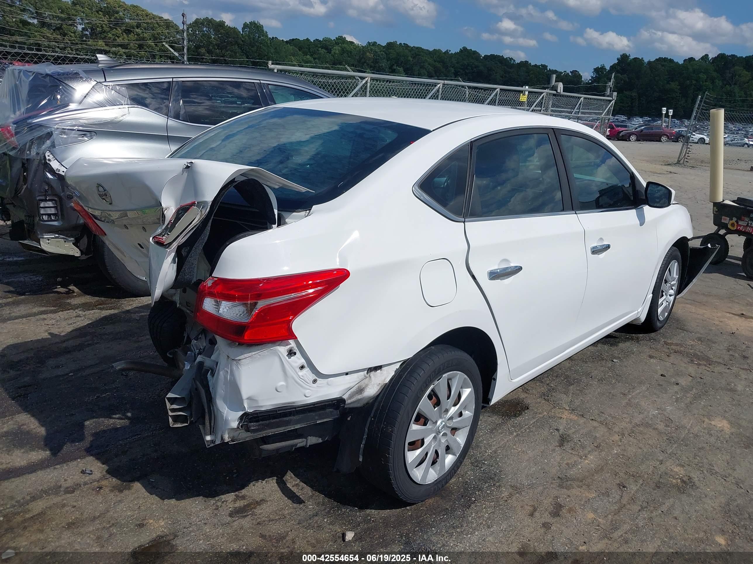 NISSAN SENTRA image 4