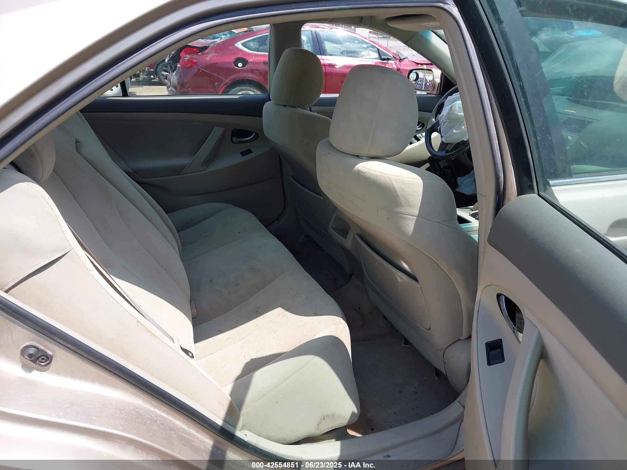 TOYOTA CAMRY image 8