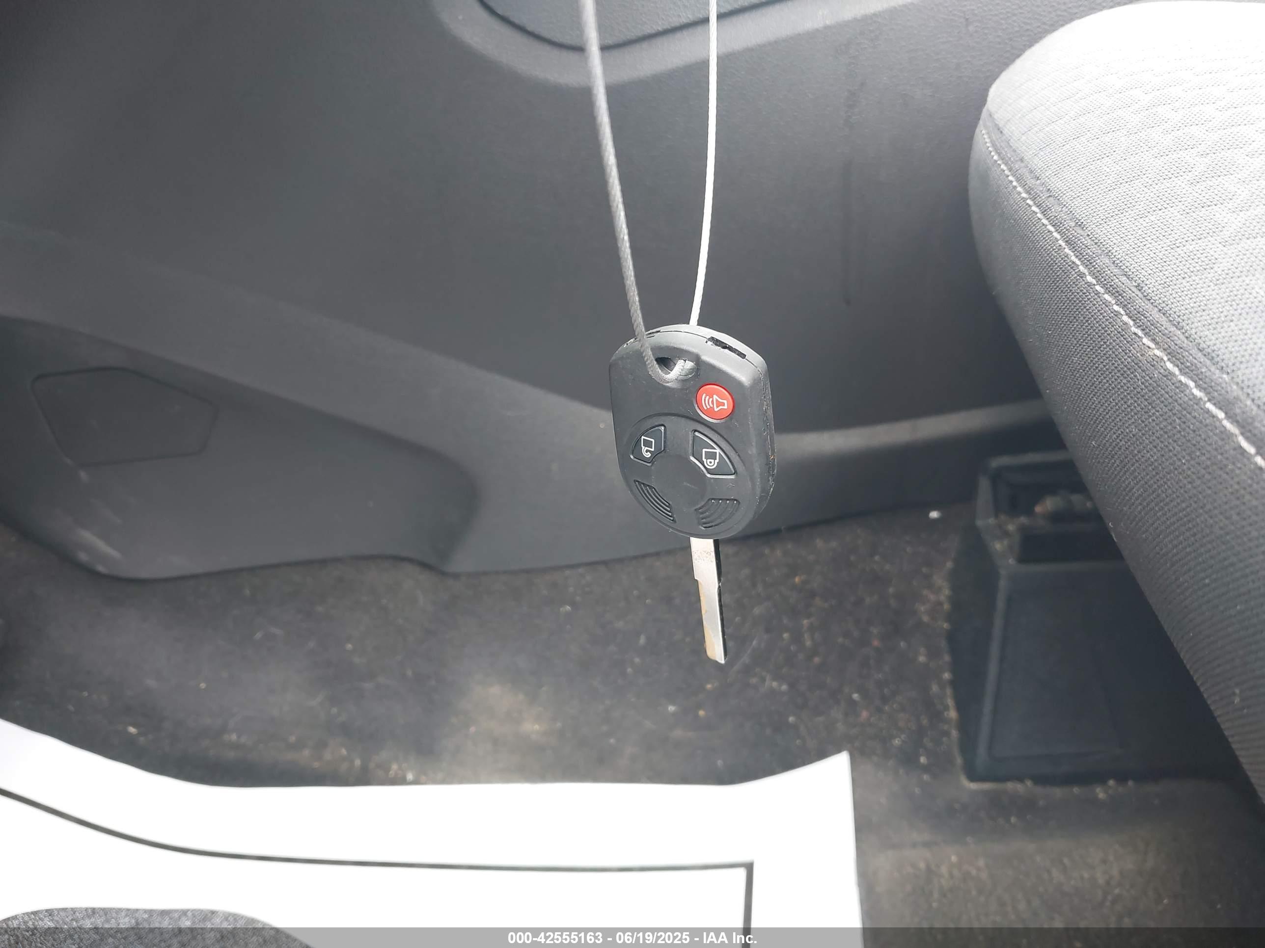 FORD ESCAPE image 11