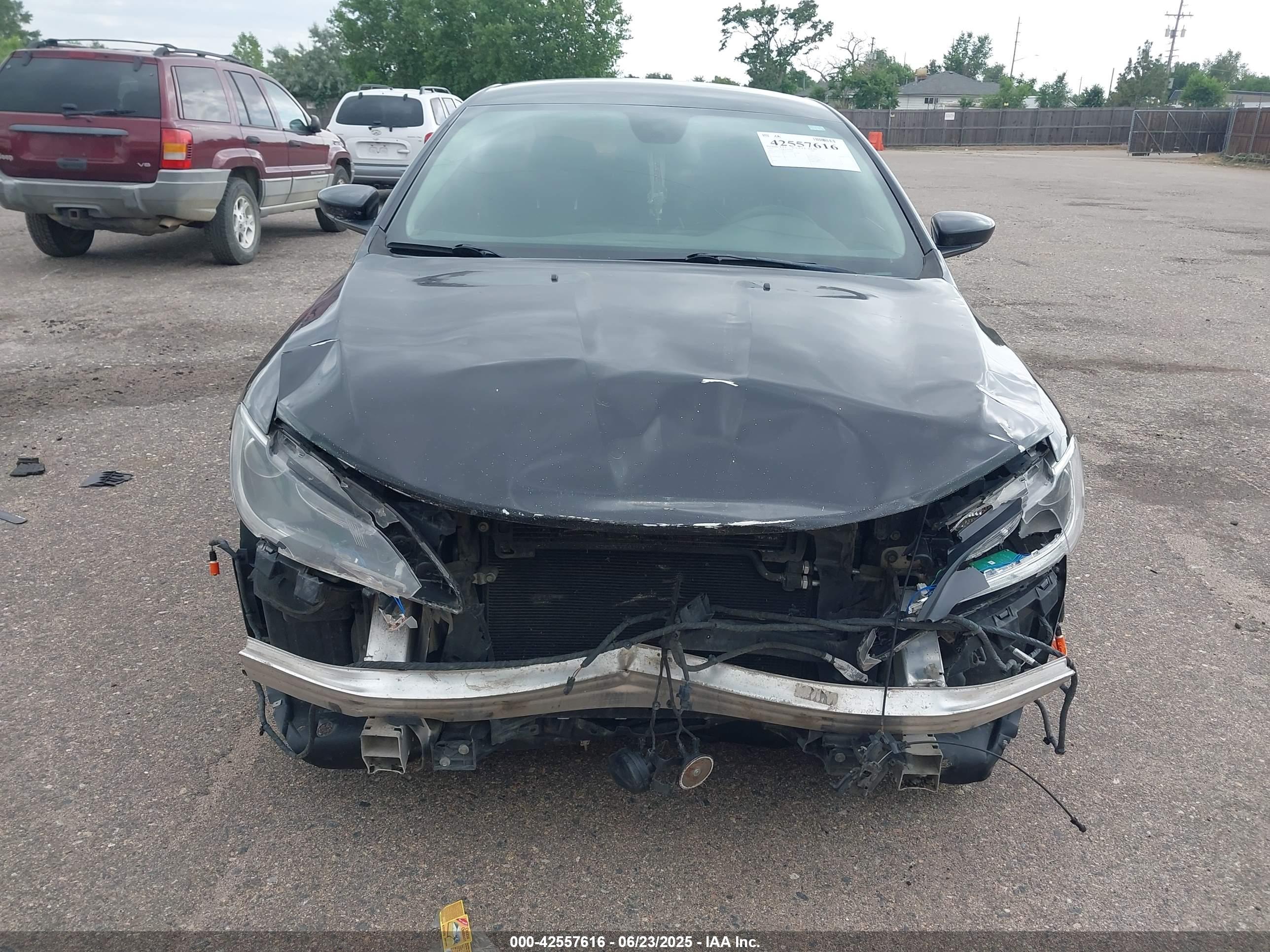 CHRYSLER 200 image 6