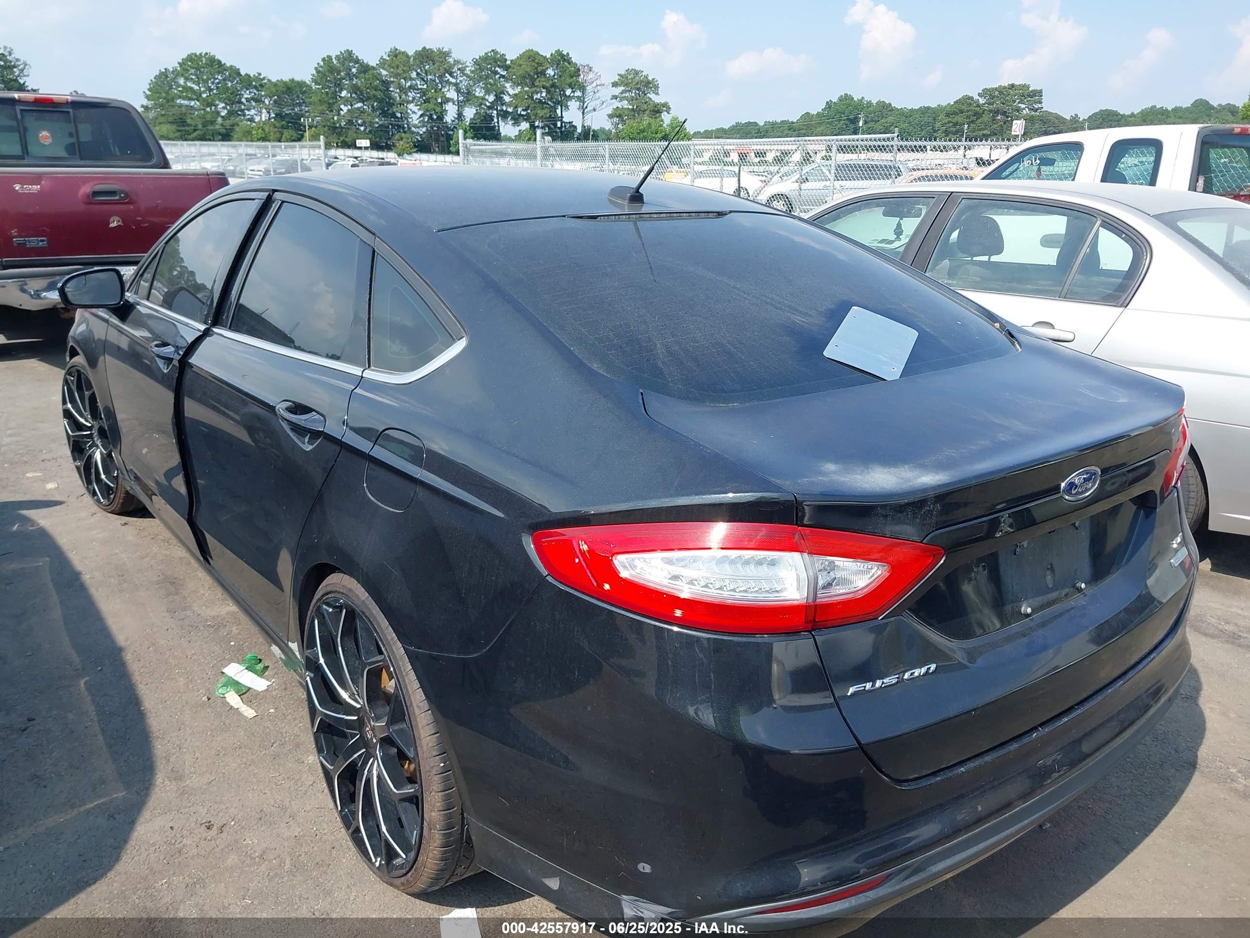 FORD FUSION image 3