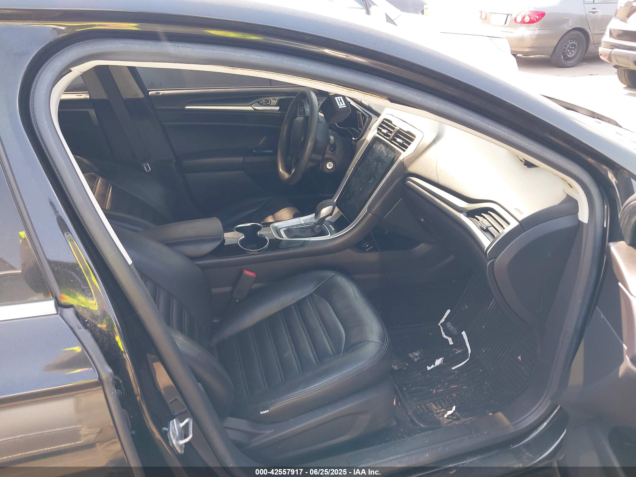 FORD FUSION image 5