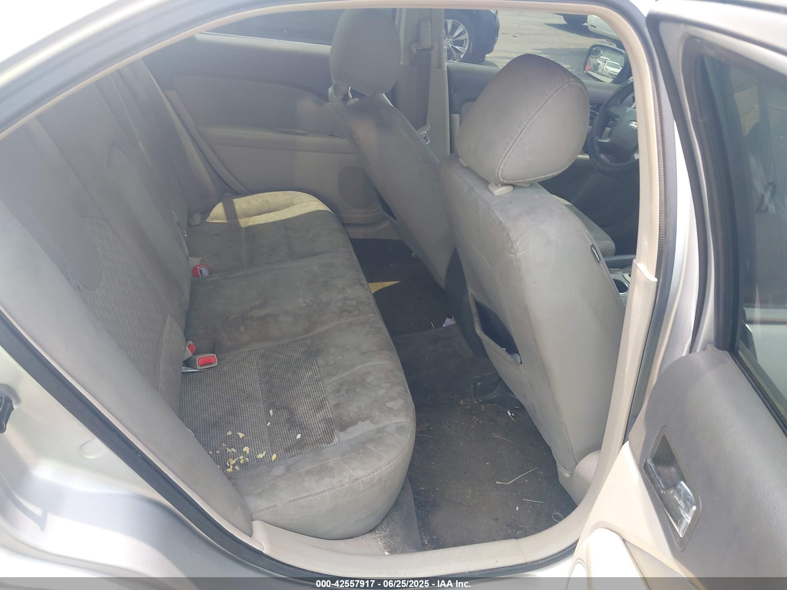 FORD FUSION image 8