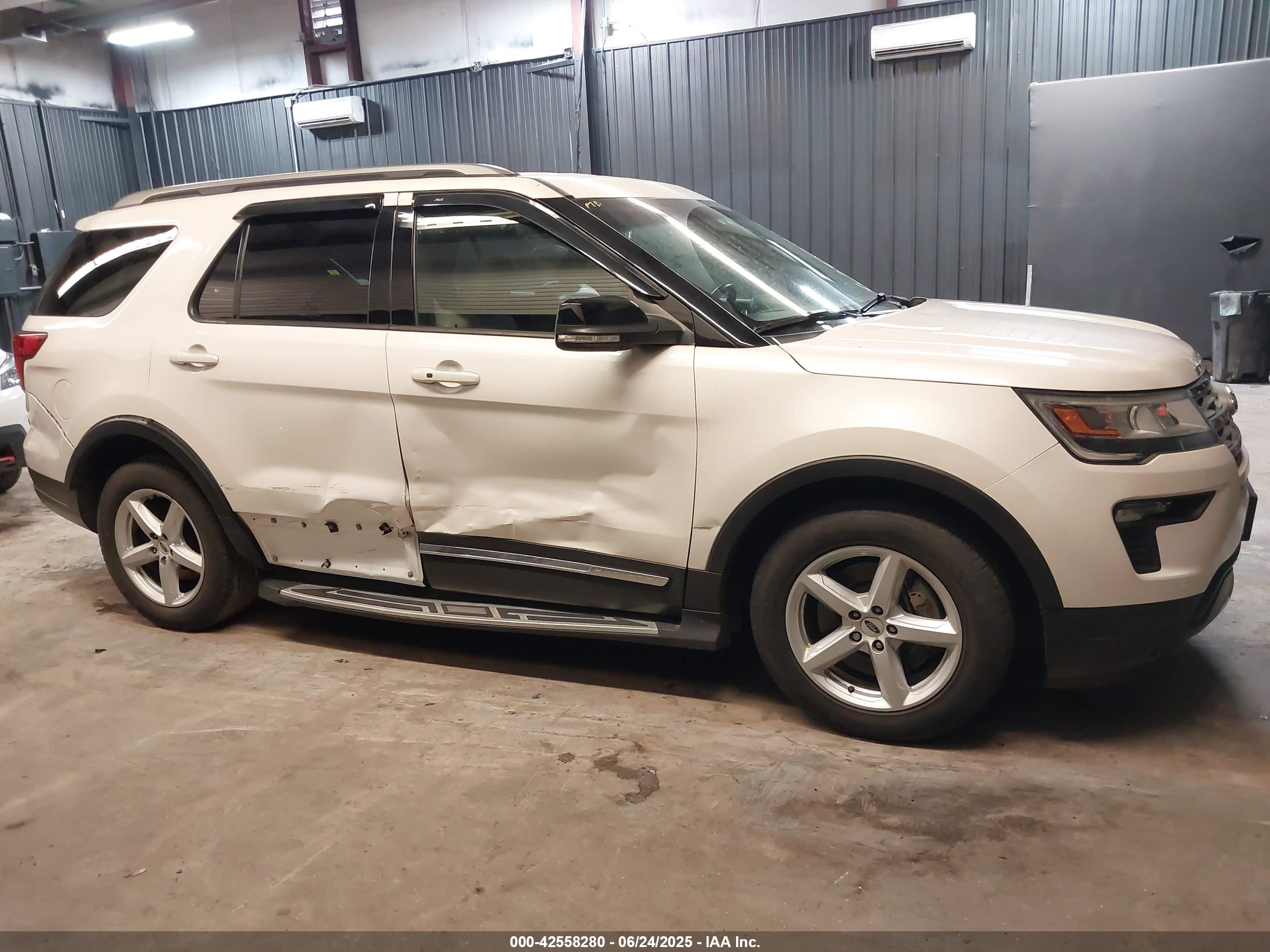 FORD EXPLORER image 6