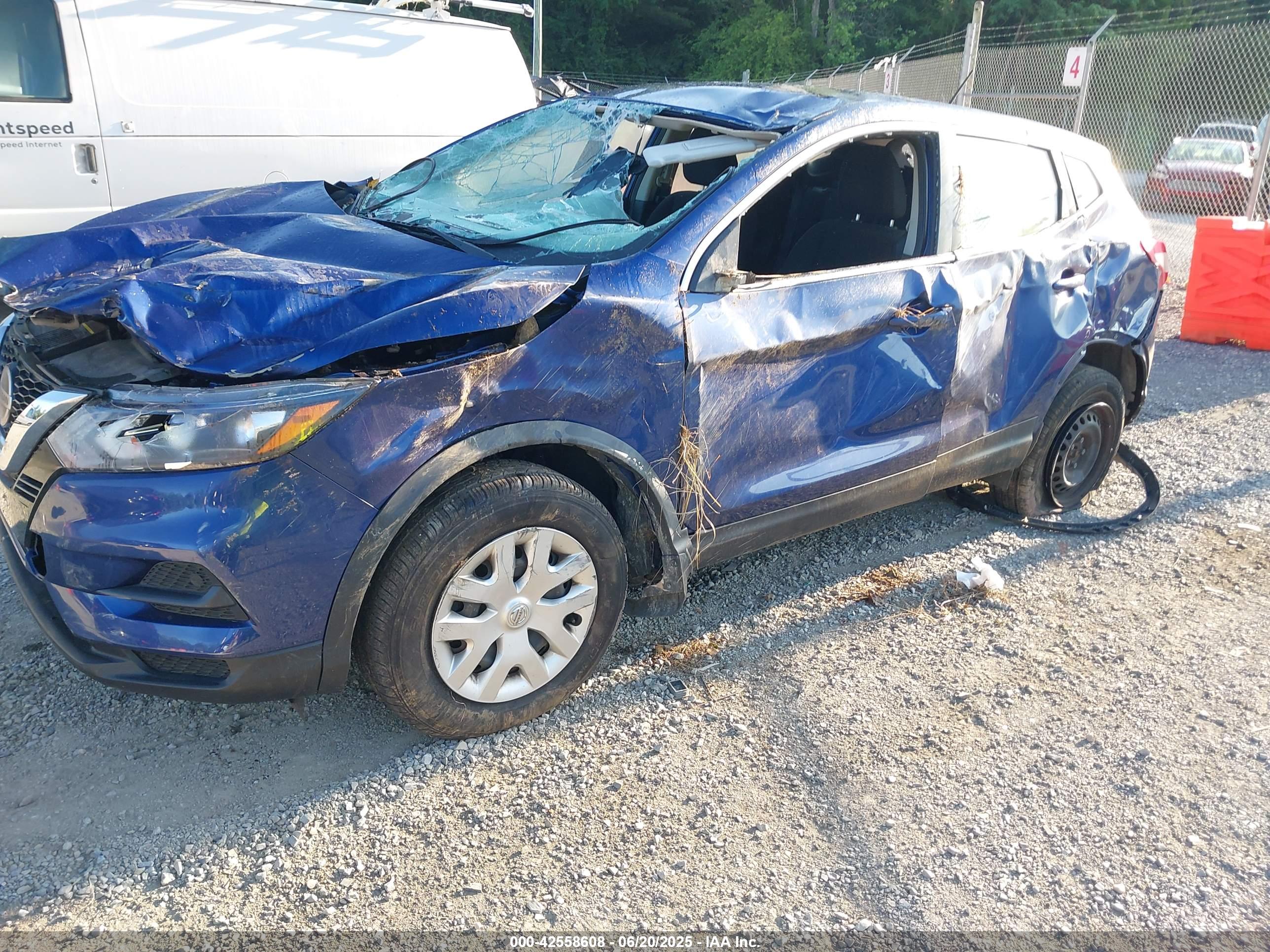 NISSAN ROGUE image 2