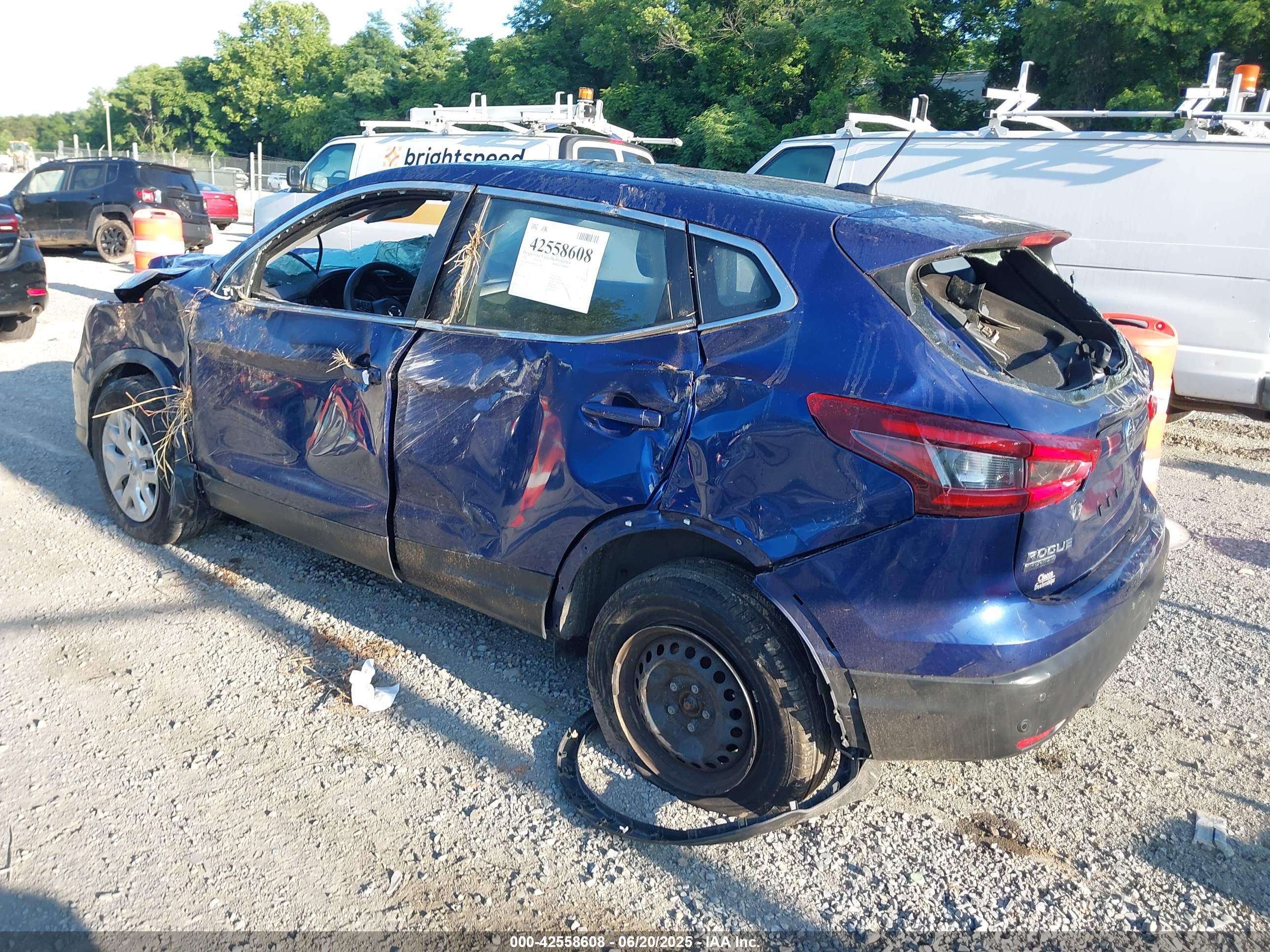 NISSAN ROGUE image 3