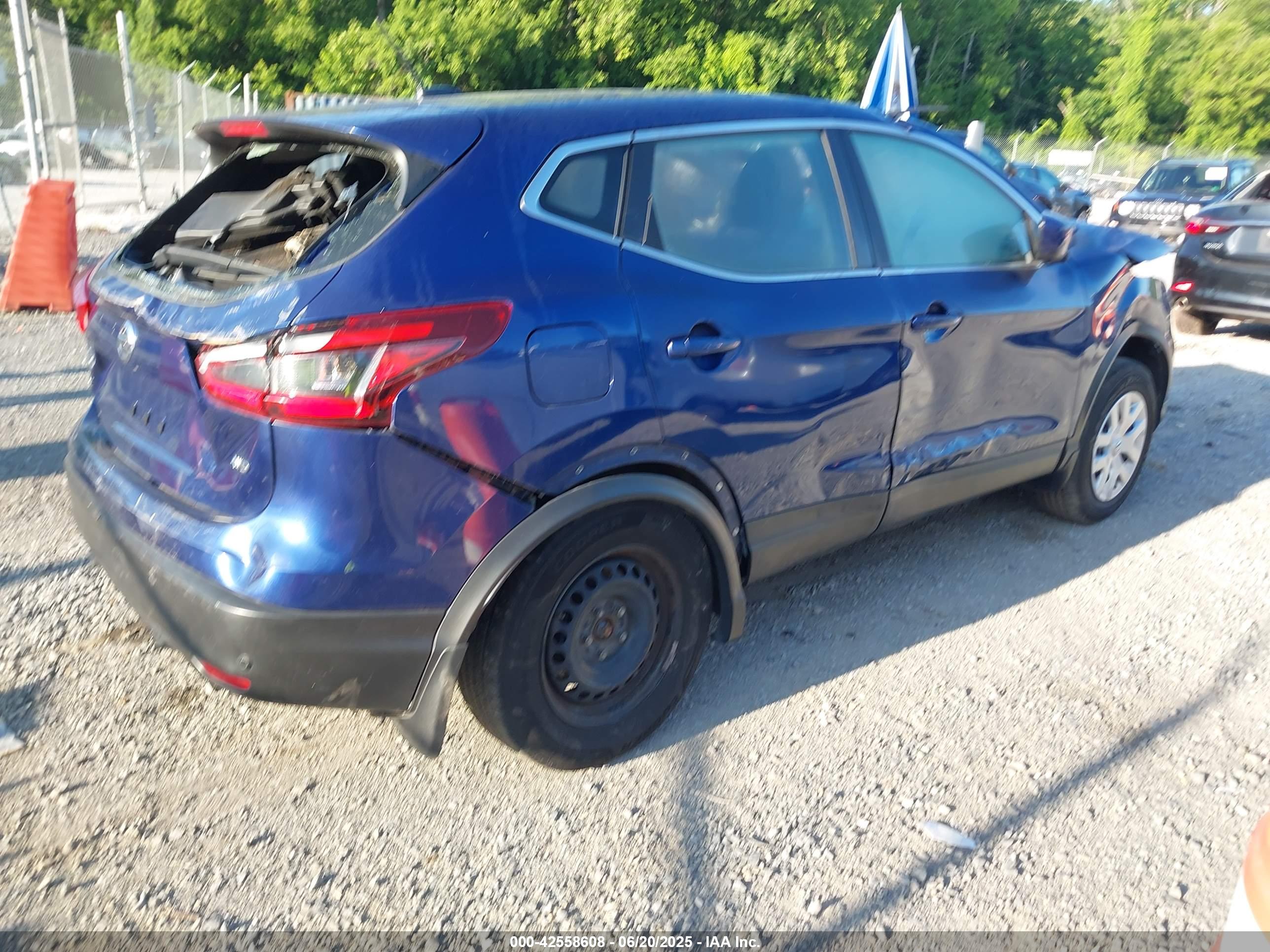 NISSAN ROGUE image 4