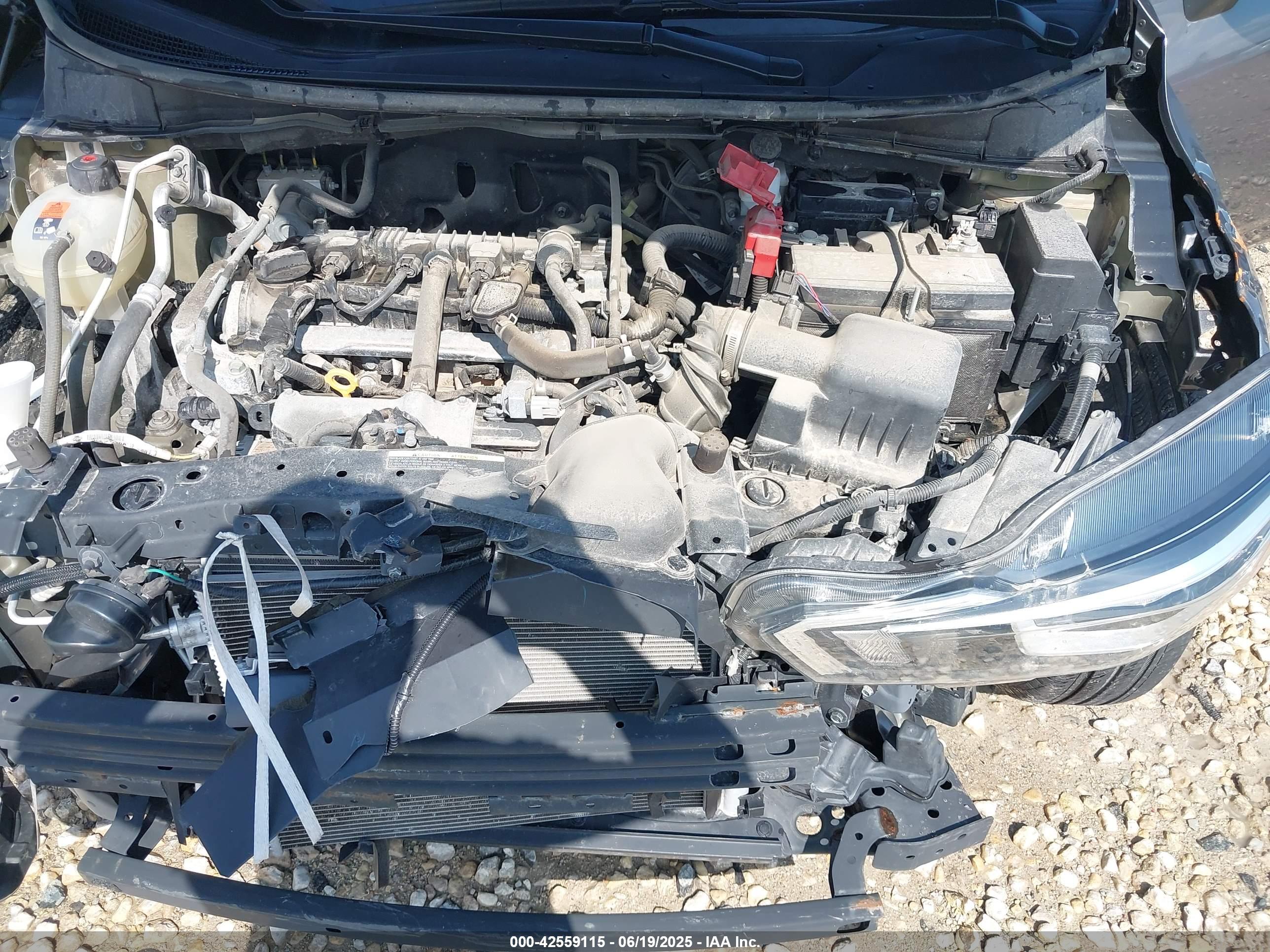 NISSAN VERSA image 10