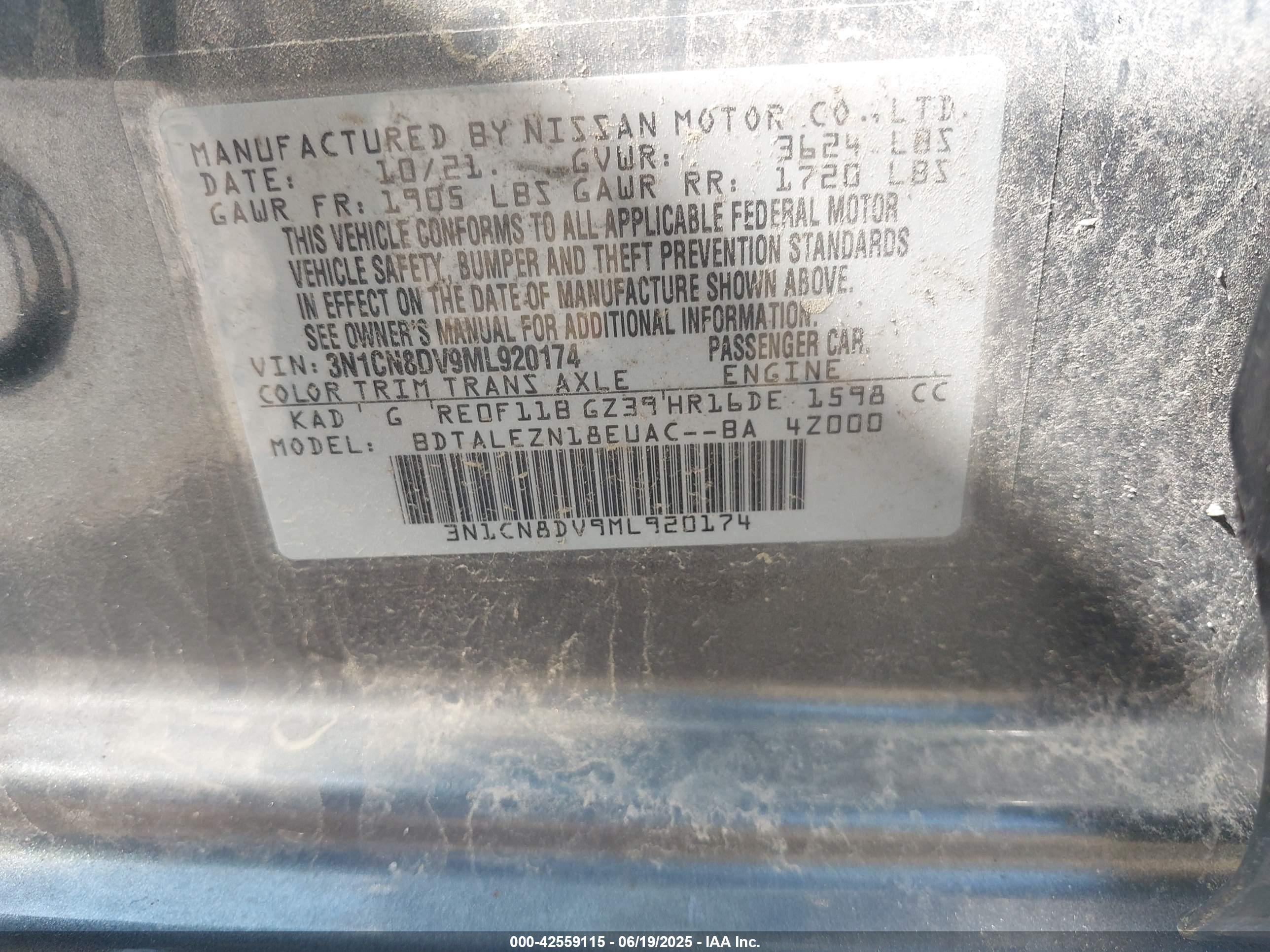 NISSAN VERSA image 9