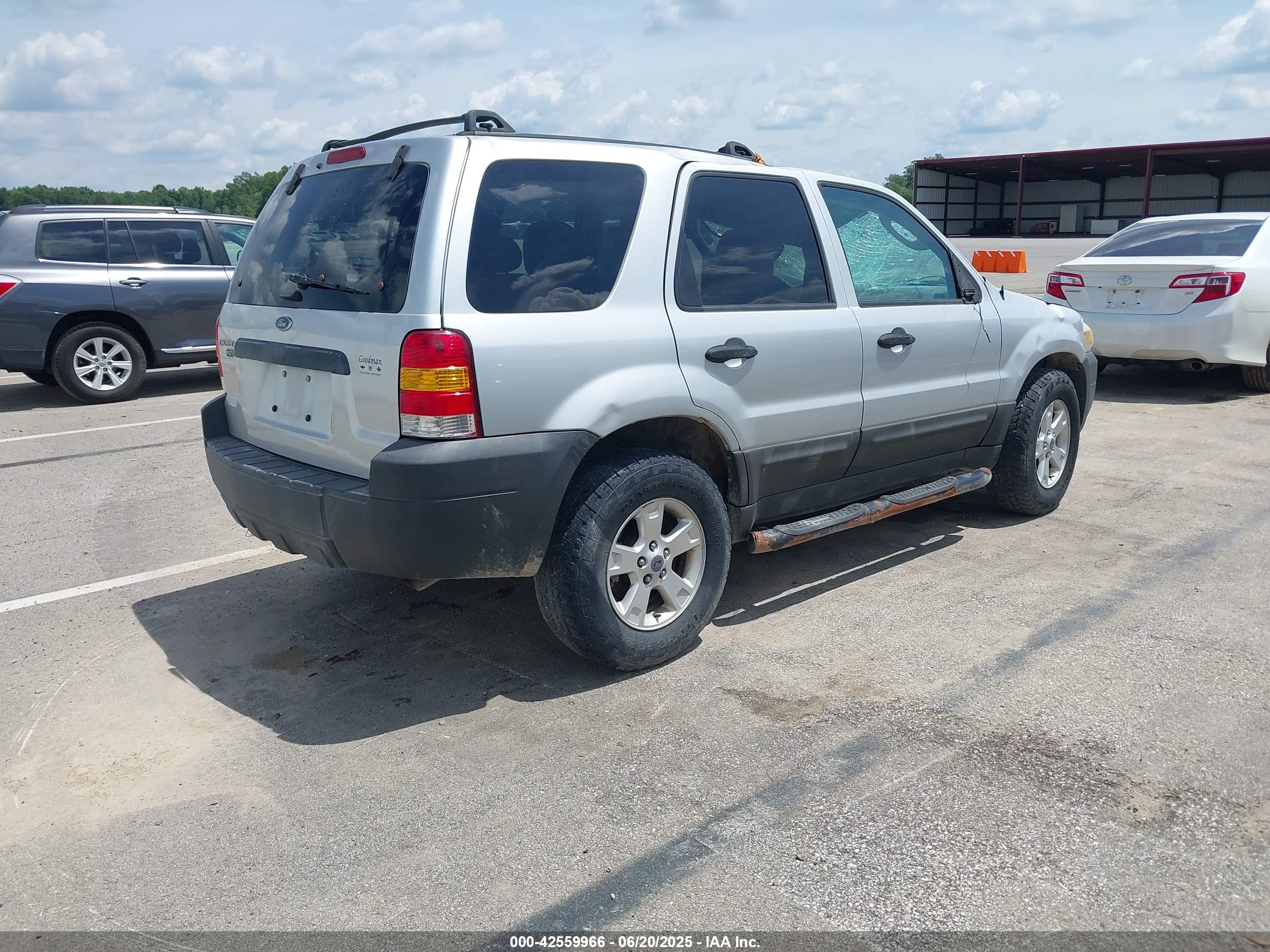 FORD ESCAPE image 4