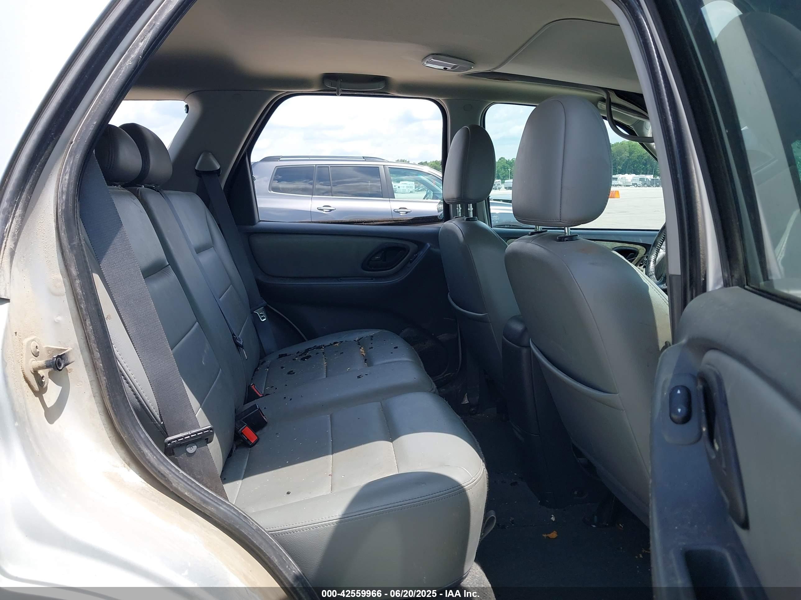 FORD ESCAPE image 8