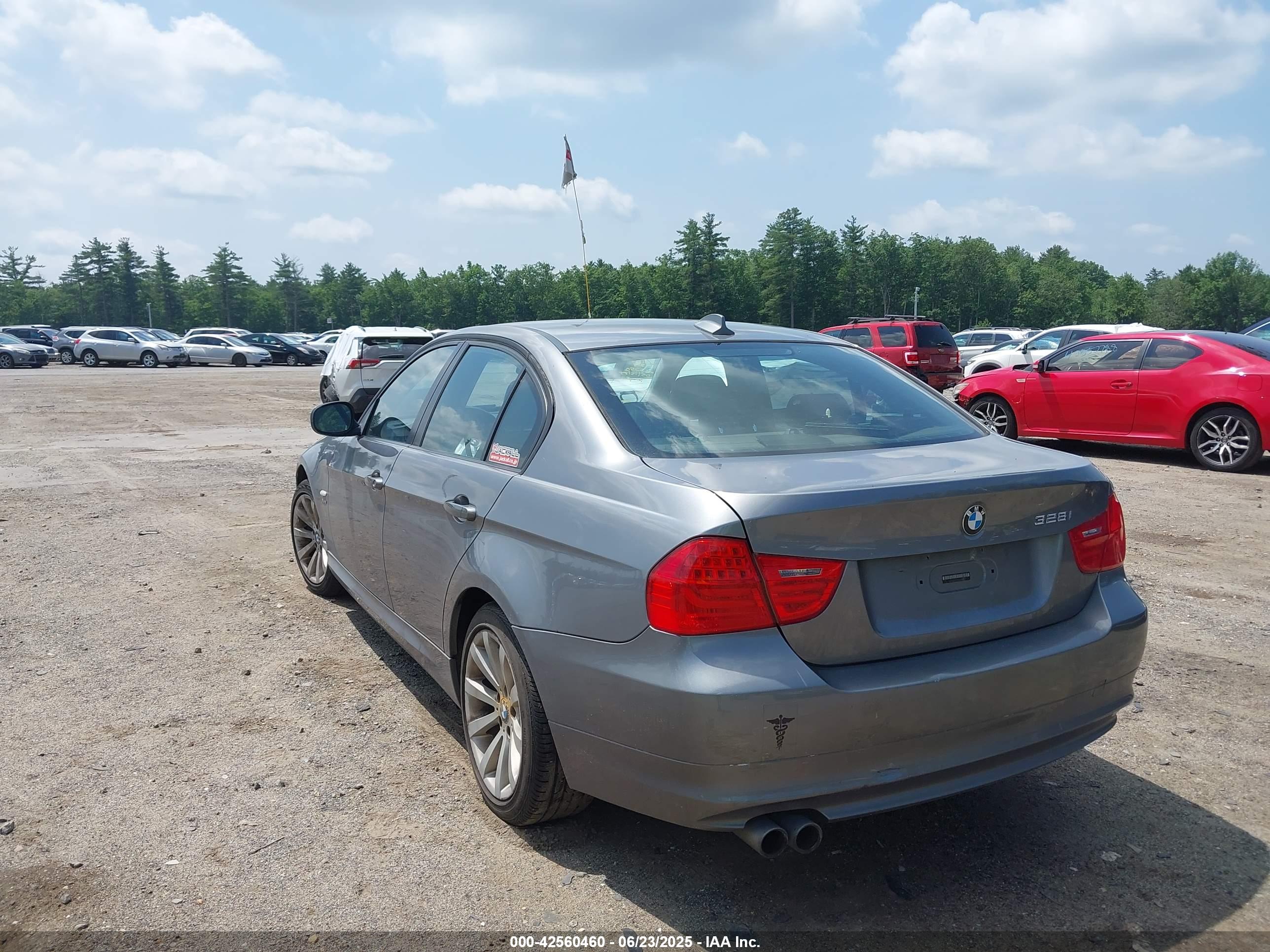 BMW 328I image 3