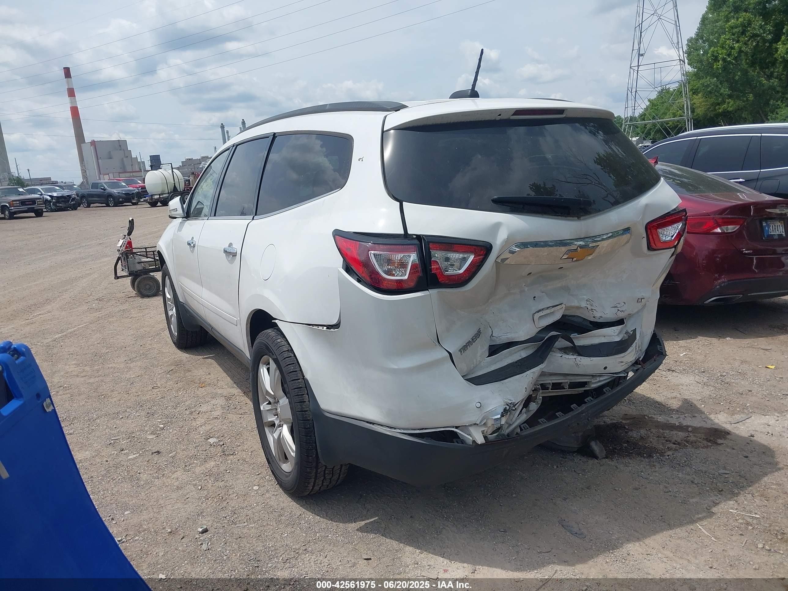 CHEVROLET TRAVERSE image 3